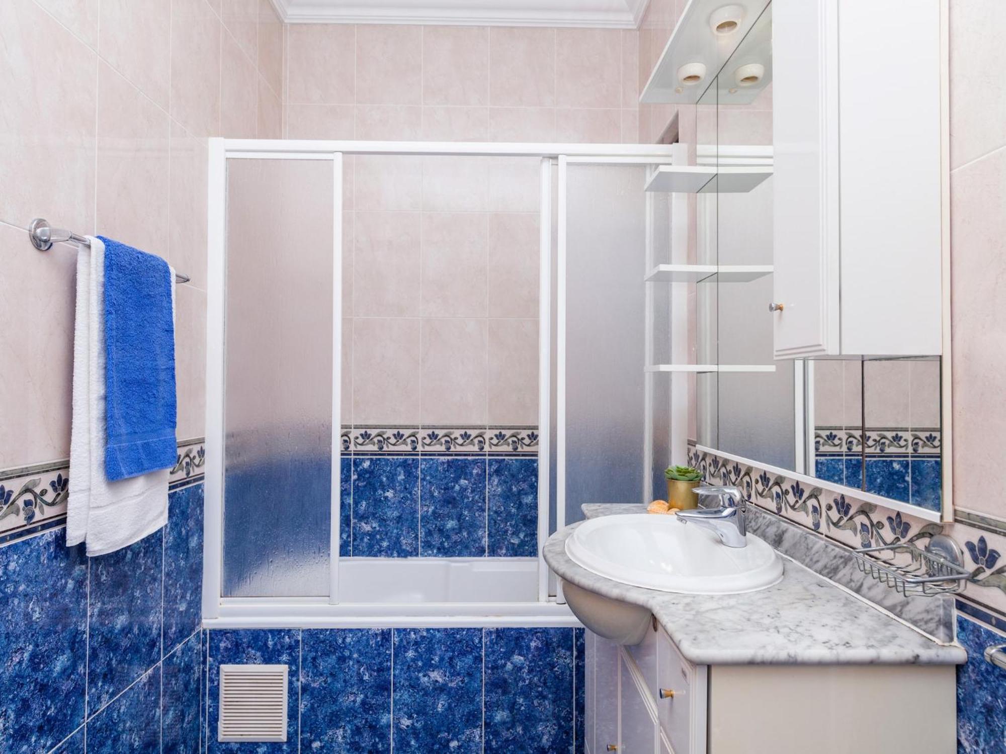Stunning 4-bed In Villa
