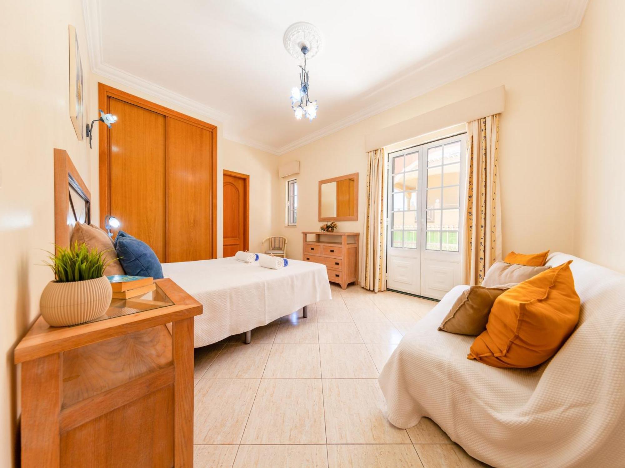 Stunning 4-bed In Villa
