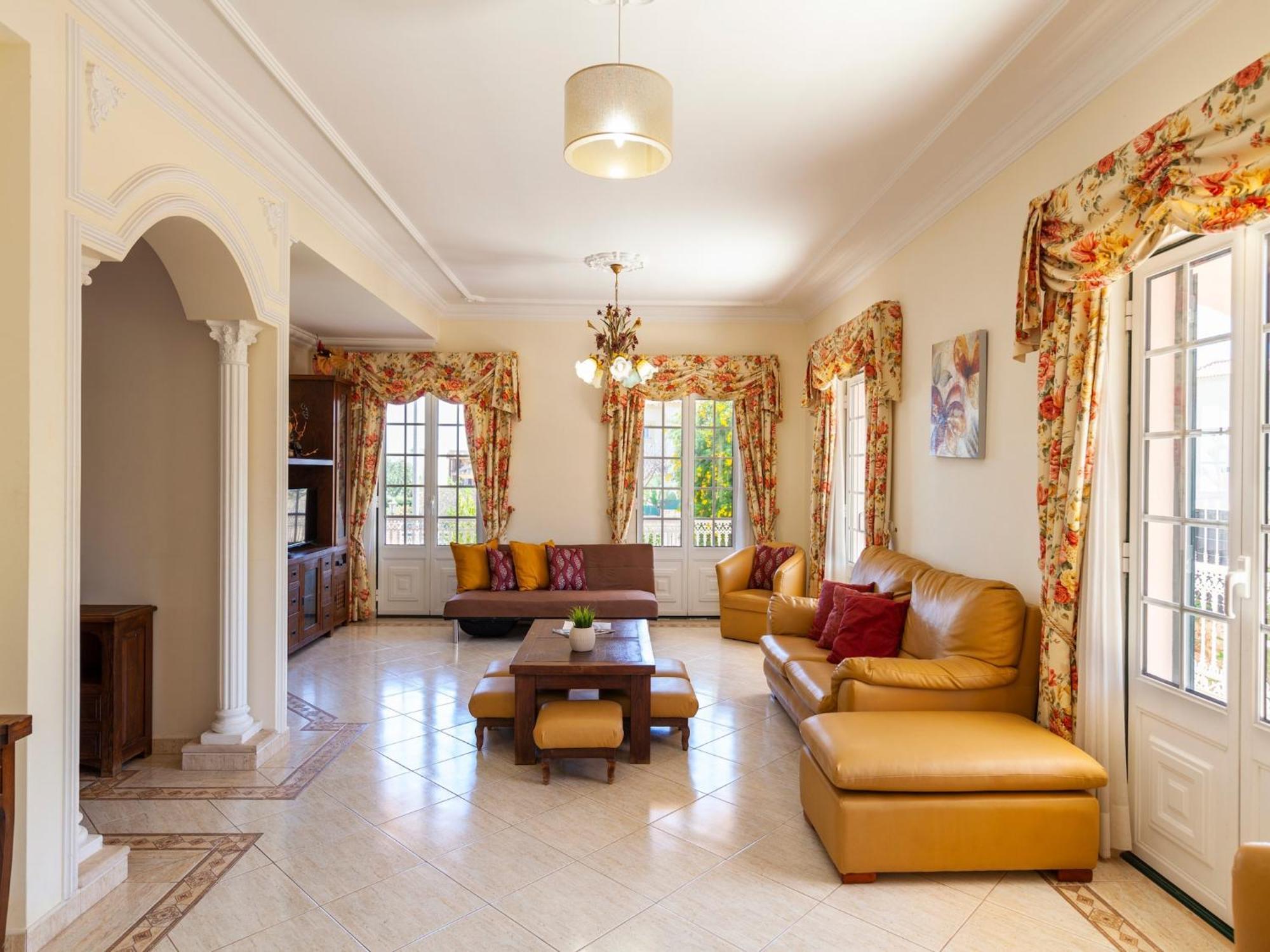 Stunning 4-bed In Albufeira