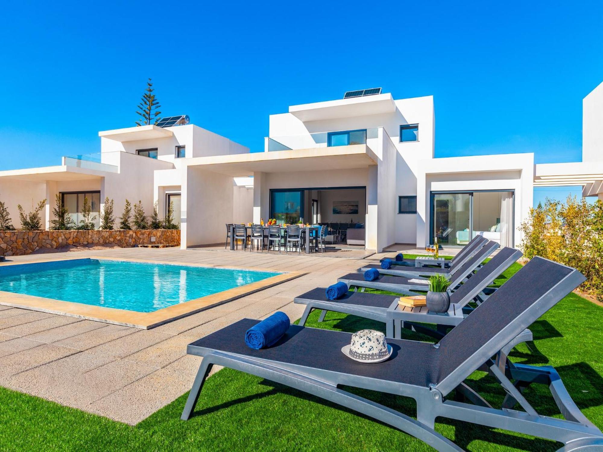 Villa Spacious Villa, Private Pool, *