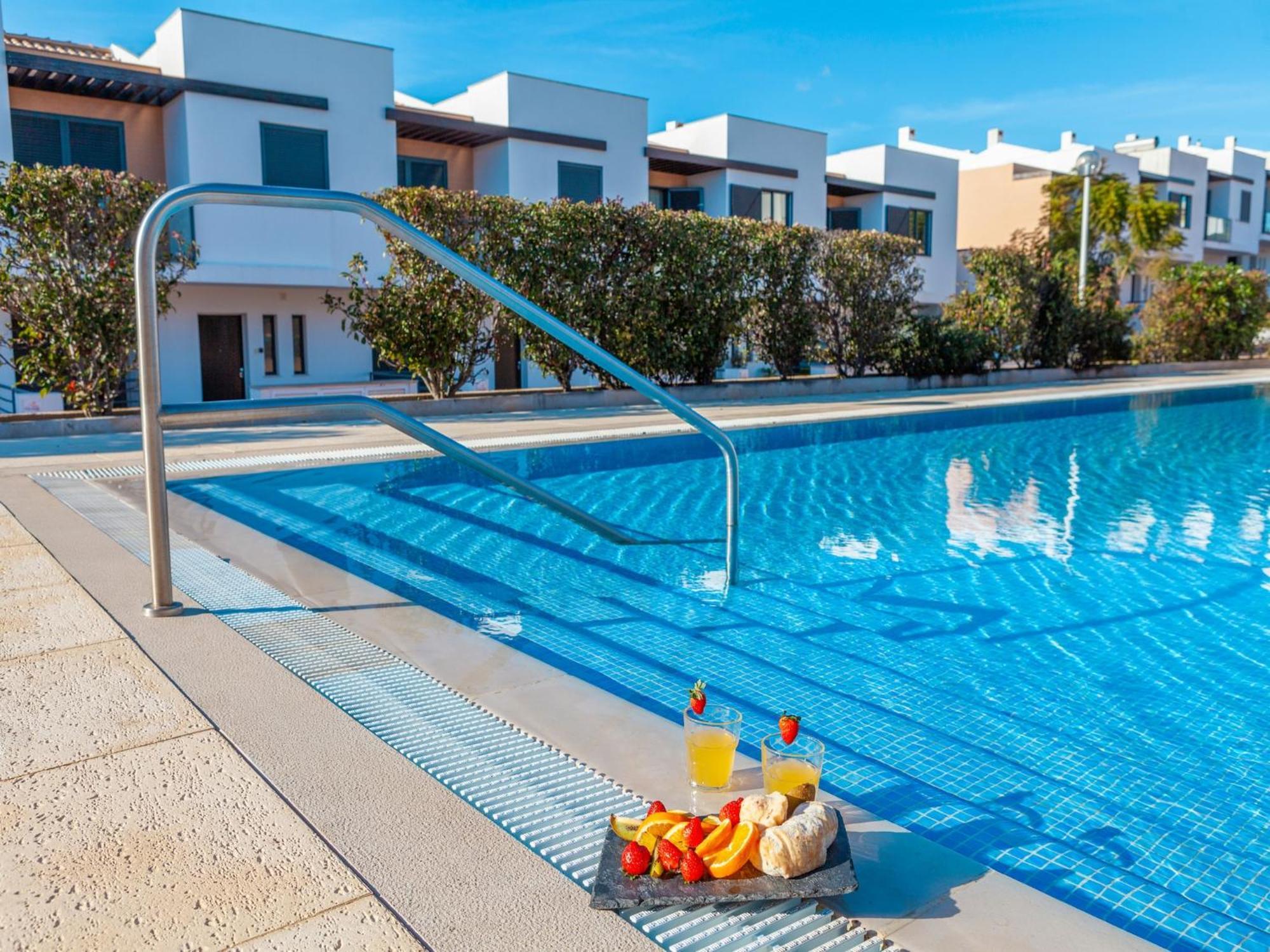 Holiday home Incredible Townhouse W Pool, Albufeira