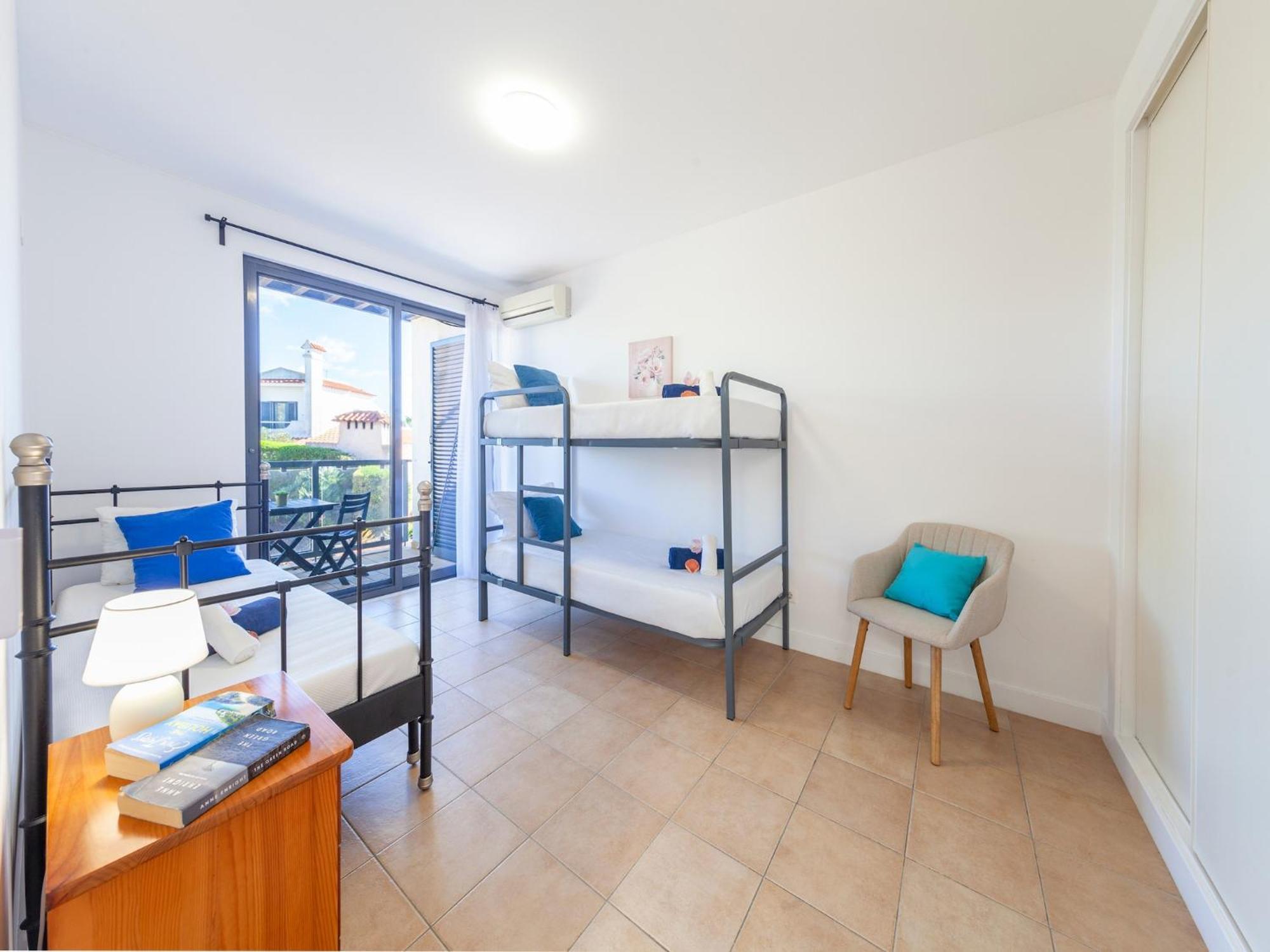 Incredible Townhouse W Pool, Holiday home Albufeira