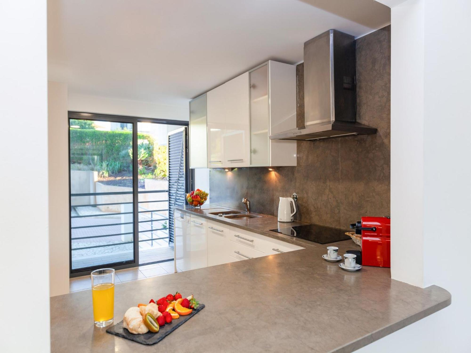 Incredible Townhouse W Pool, Holiday home Albufeira