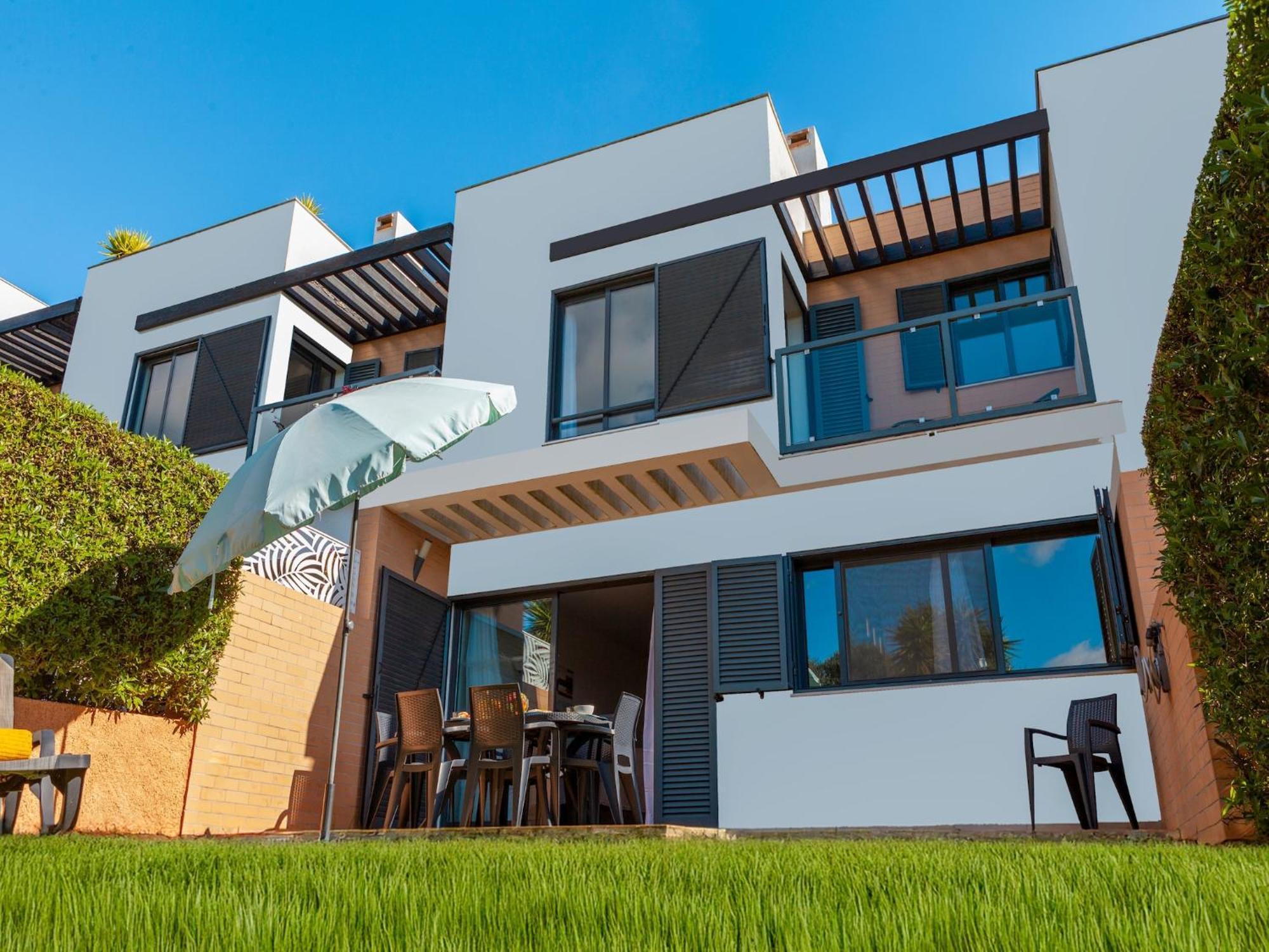 Incredible Townhouse W Pool, Albufeira