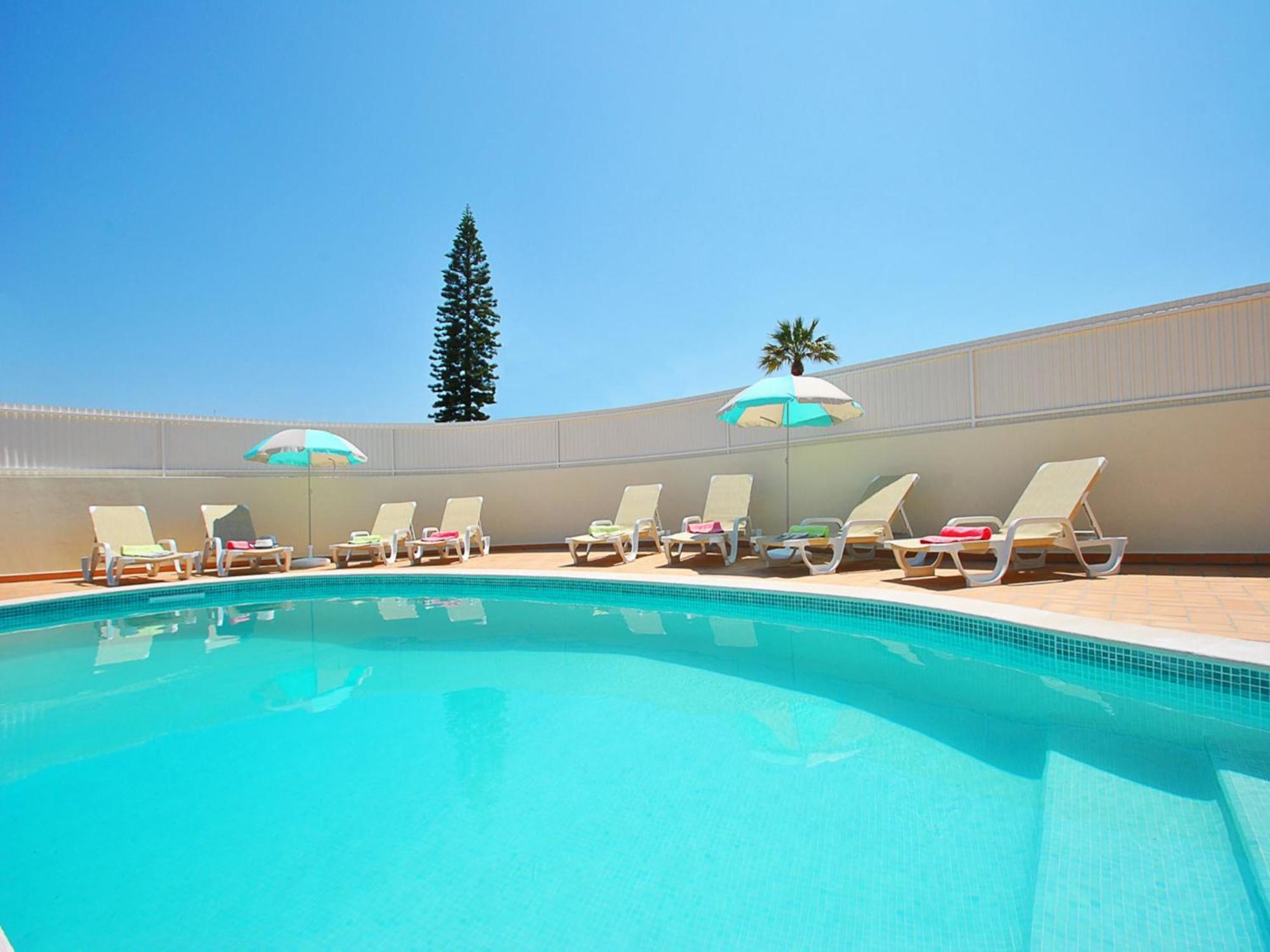 With Heatable Pool