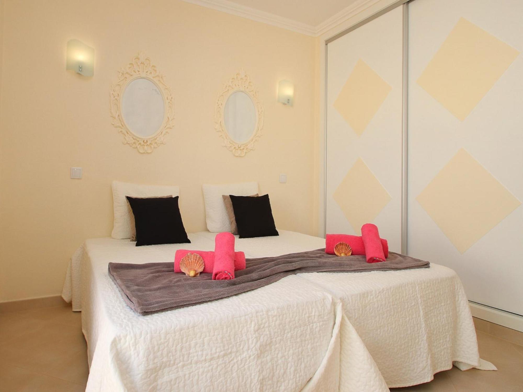 With Heatable Pool Villa Albufeira