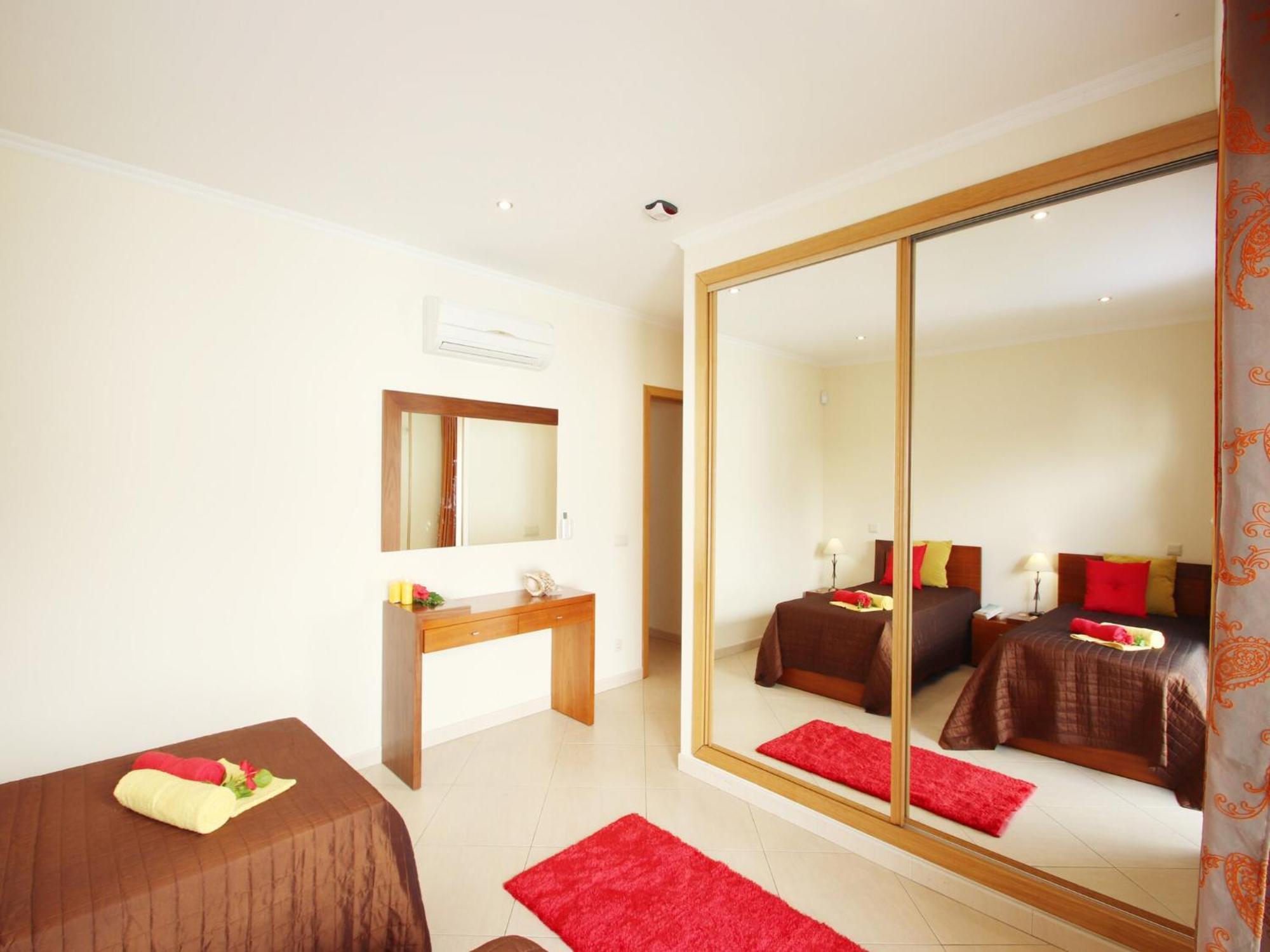 With Heatable Pool Villa Albufeira