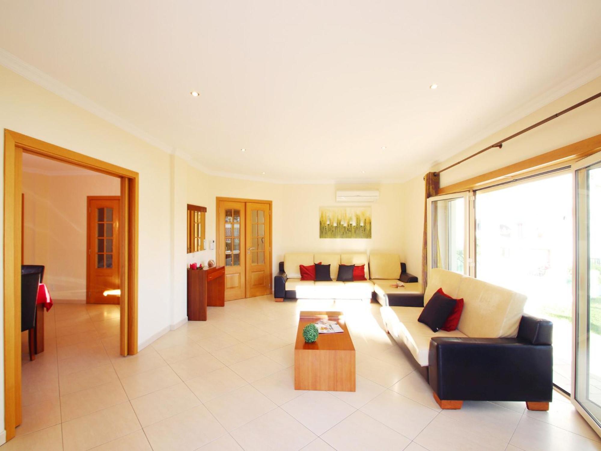 Villa With Heatable Pool *