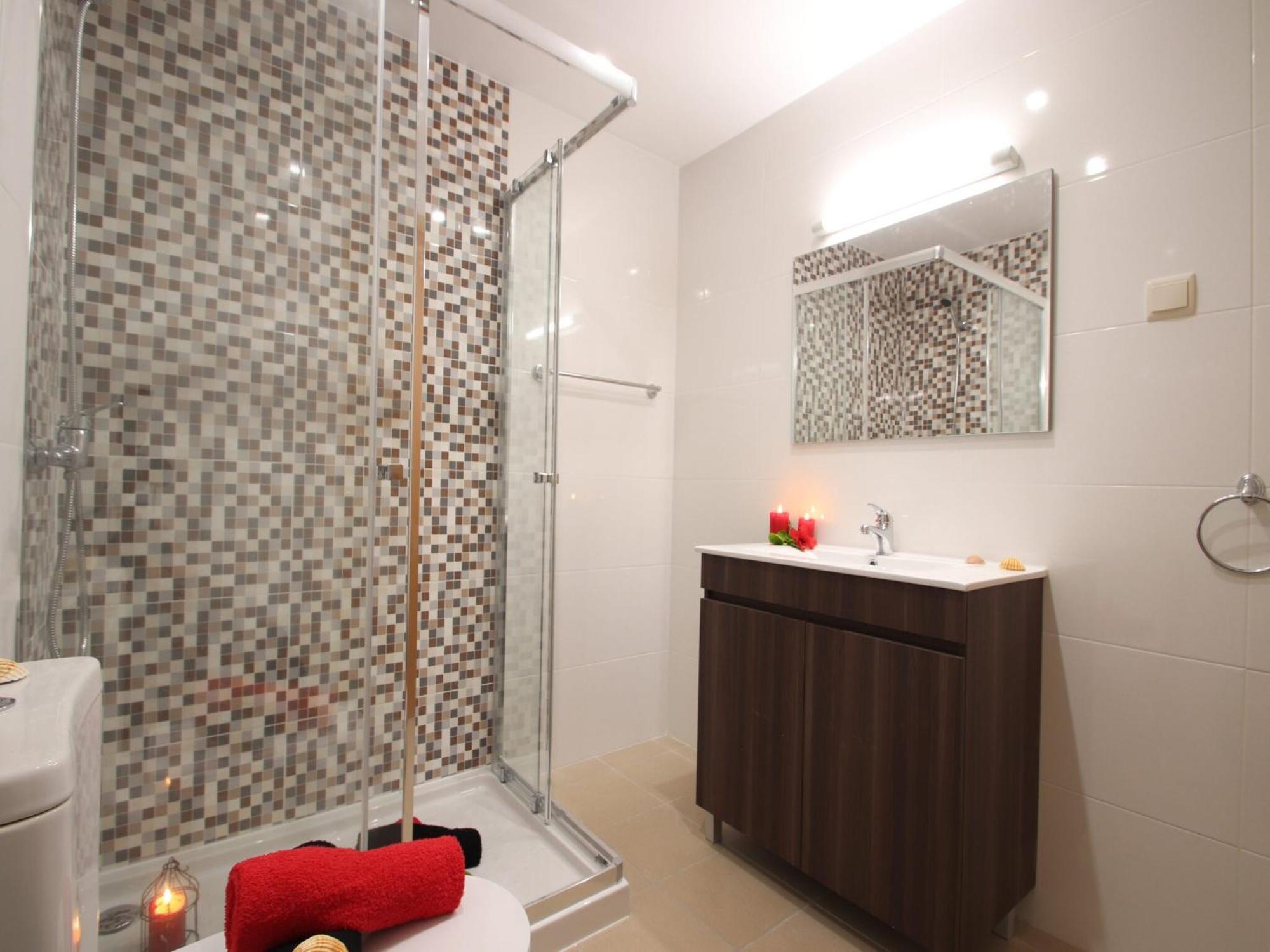 With Heatable Pool *