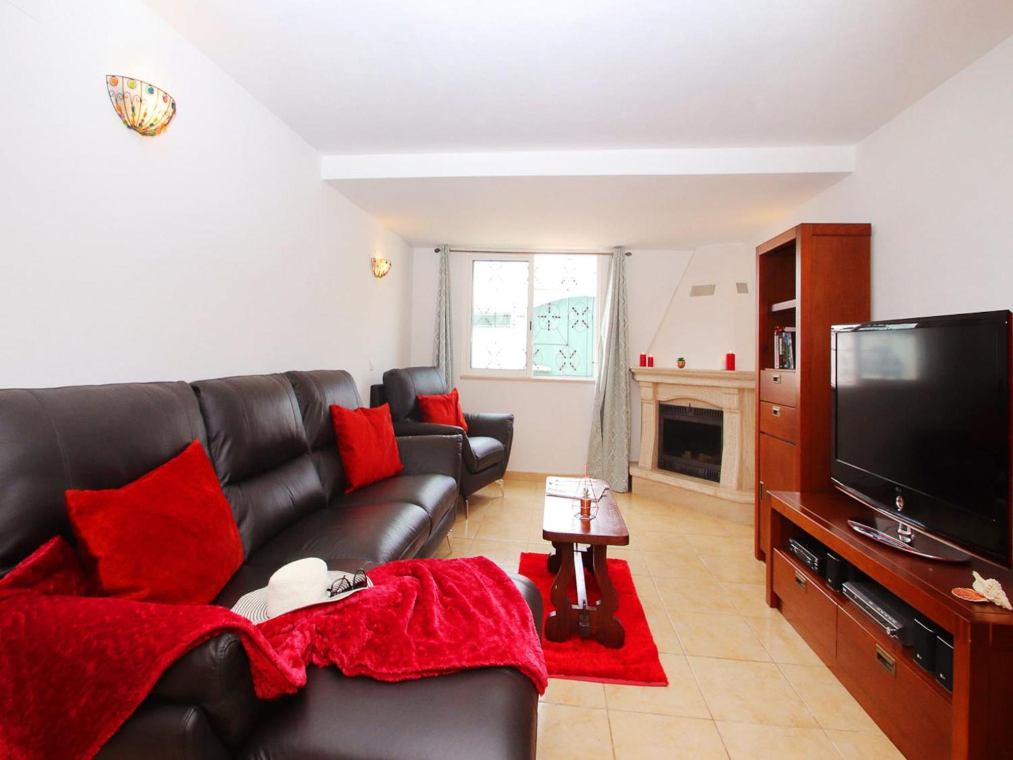 Villa Spacious In *