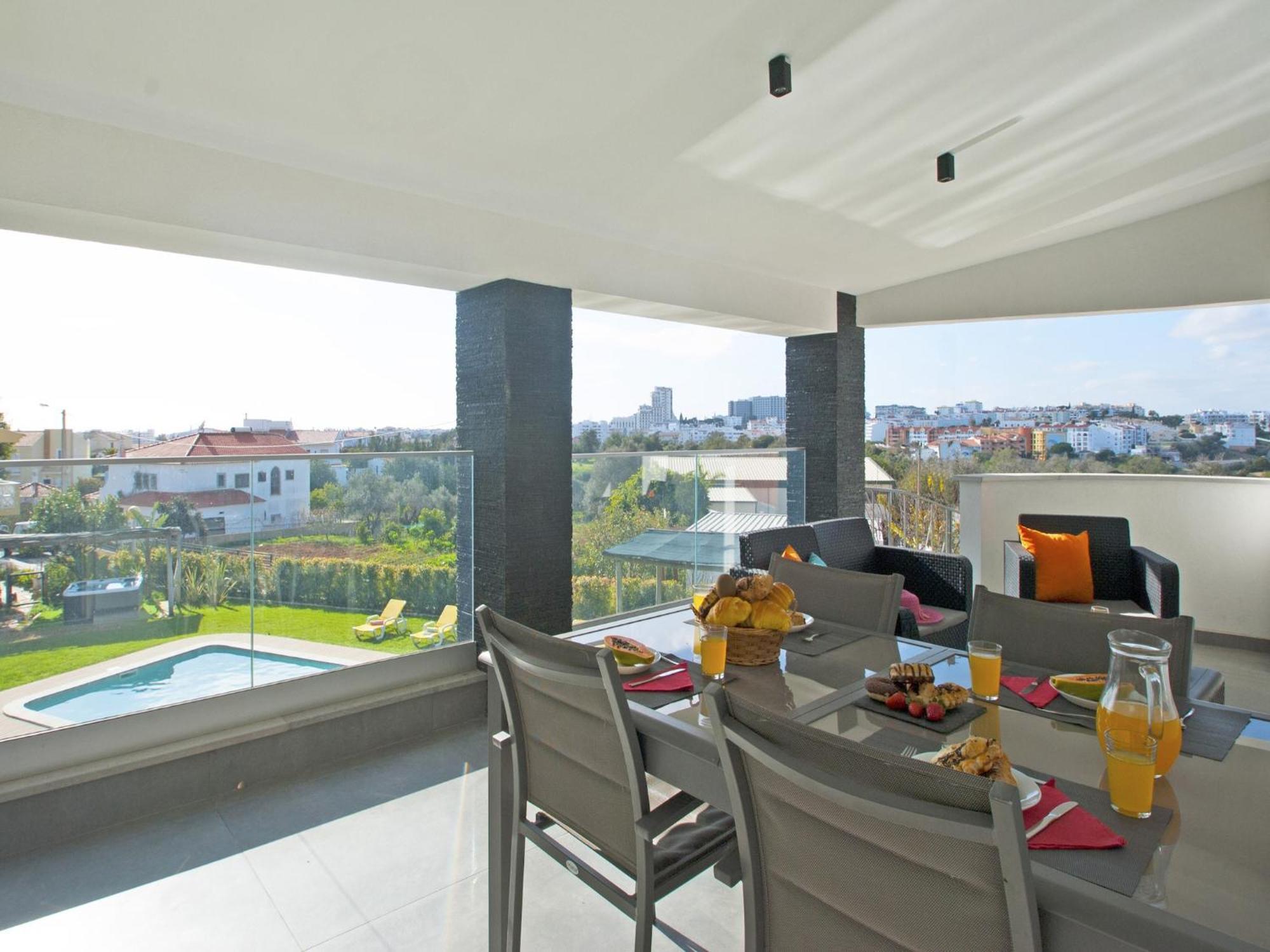 Villa With Heatable Pool
