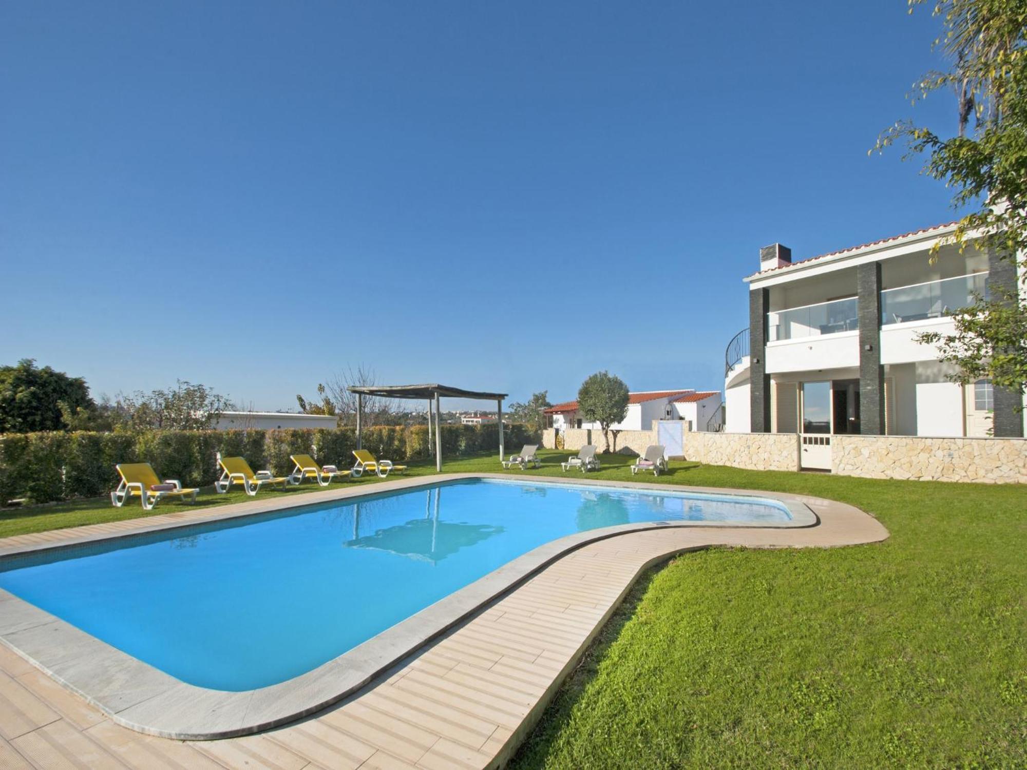 With Heatable Pool *