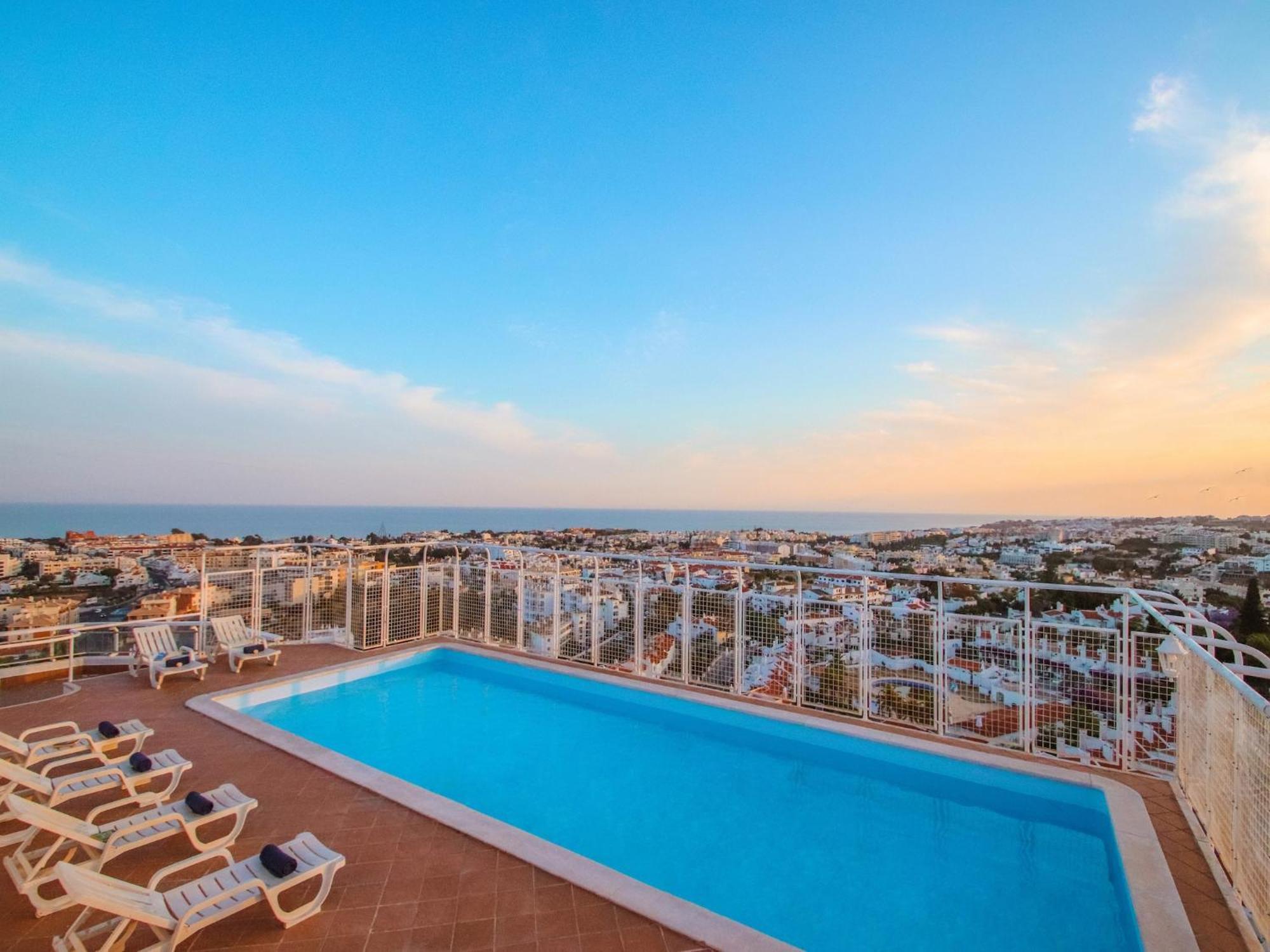 Stunning Penthouse With Pool *