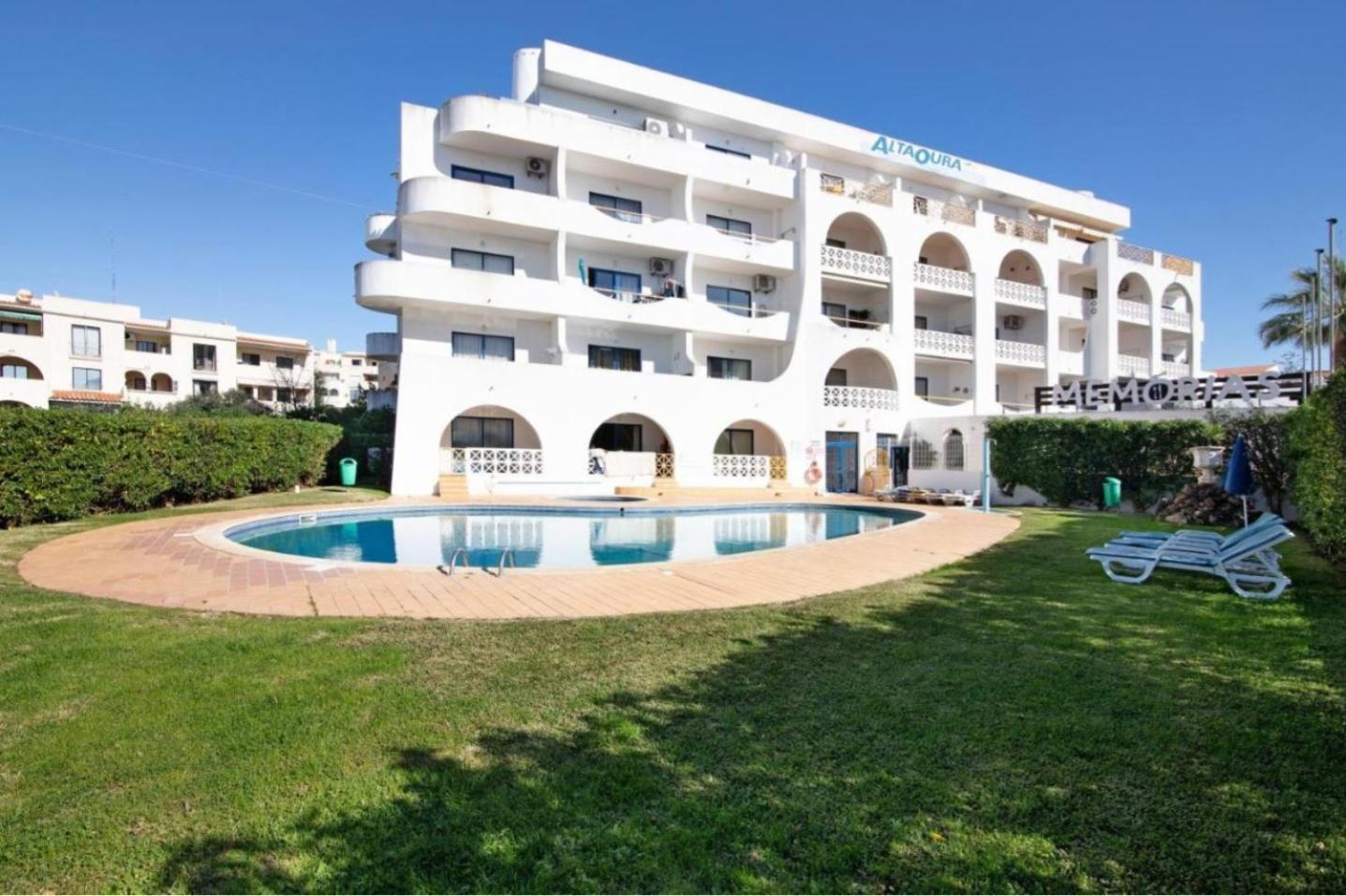 Alta Oura Beach Apartment *