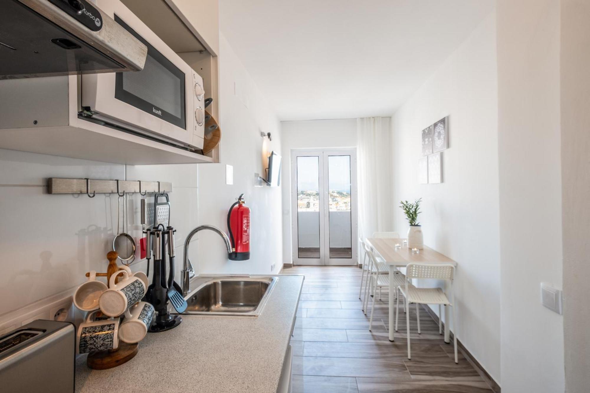 Beguest Oceanic Rainbow Apartment