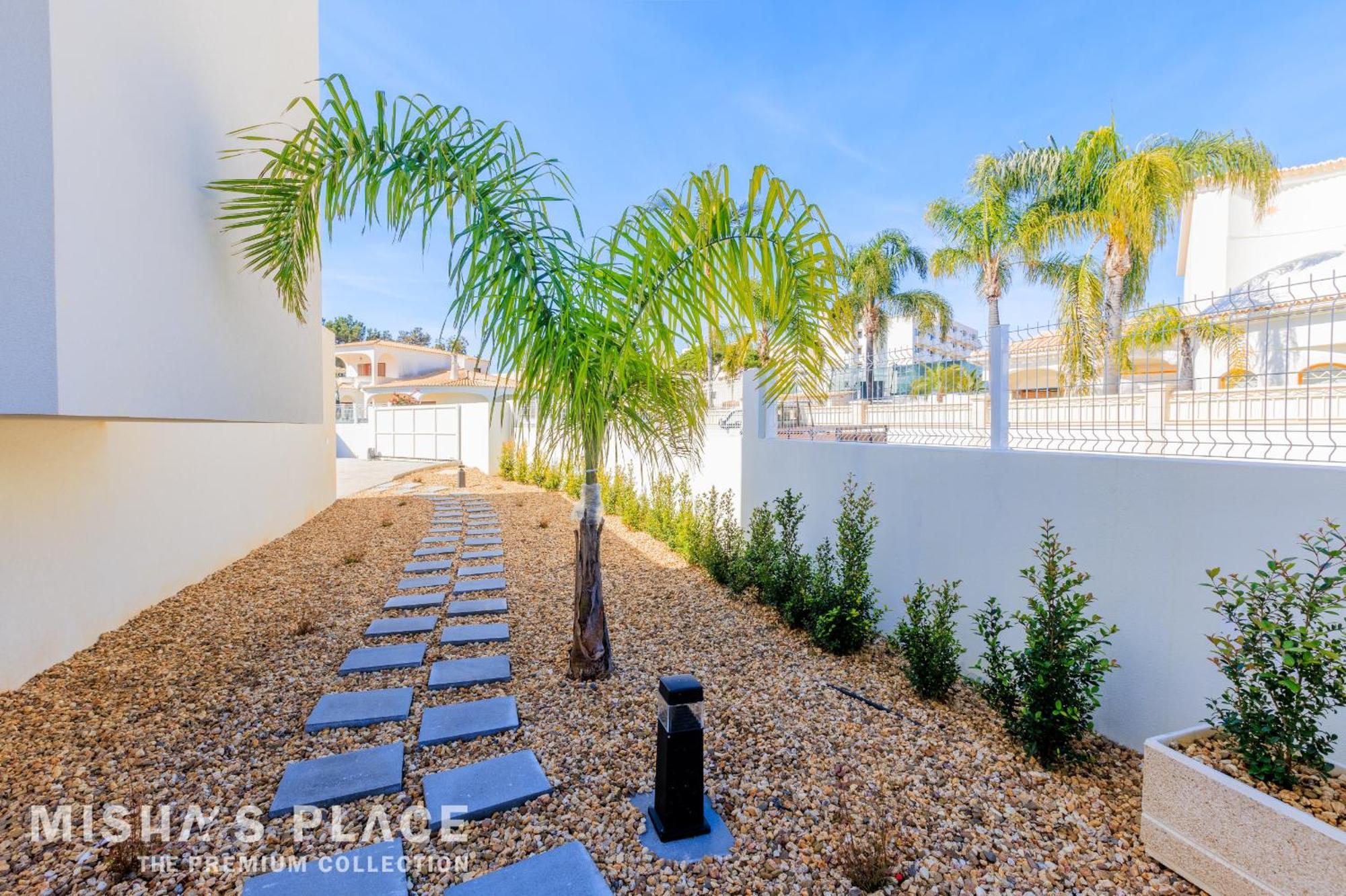 Villa Alba - Premium By Misha's Place