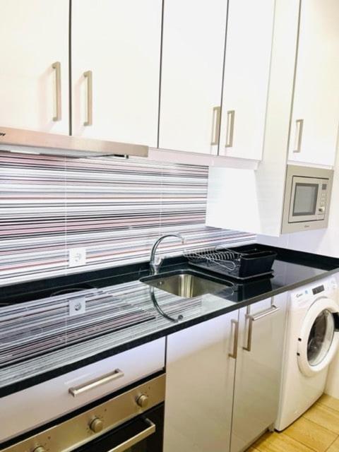 Cosy 1 Bedroom In A Center Apartment *
