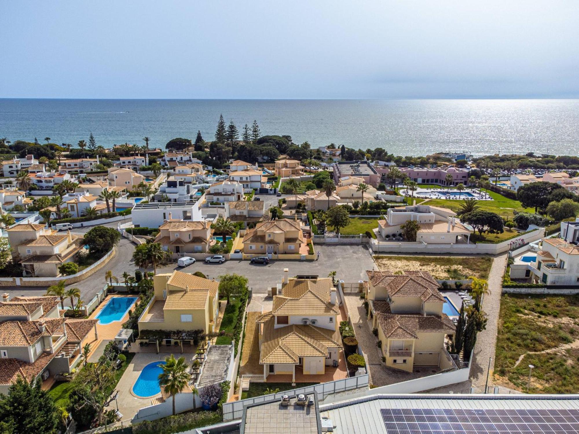 Villa Ribeiro By Hellovacations