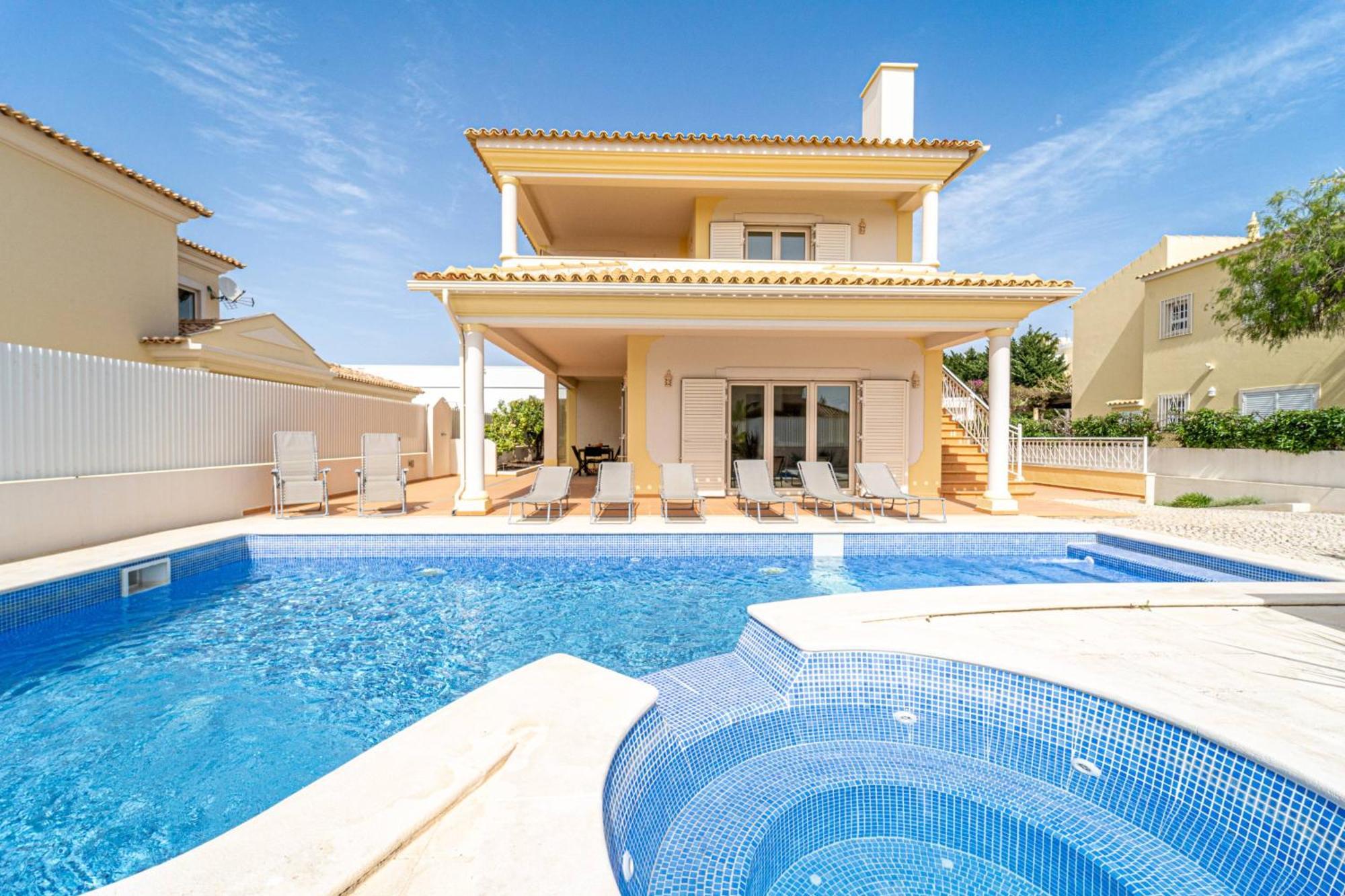 Ribeiro By Hellovacations Villa