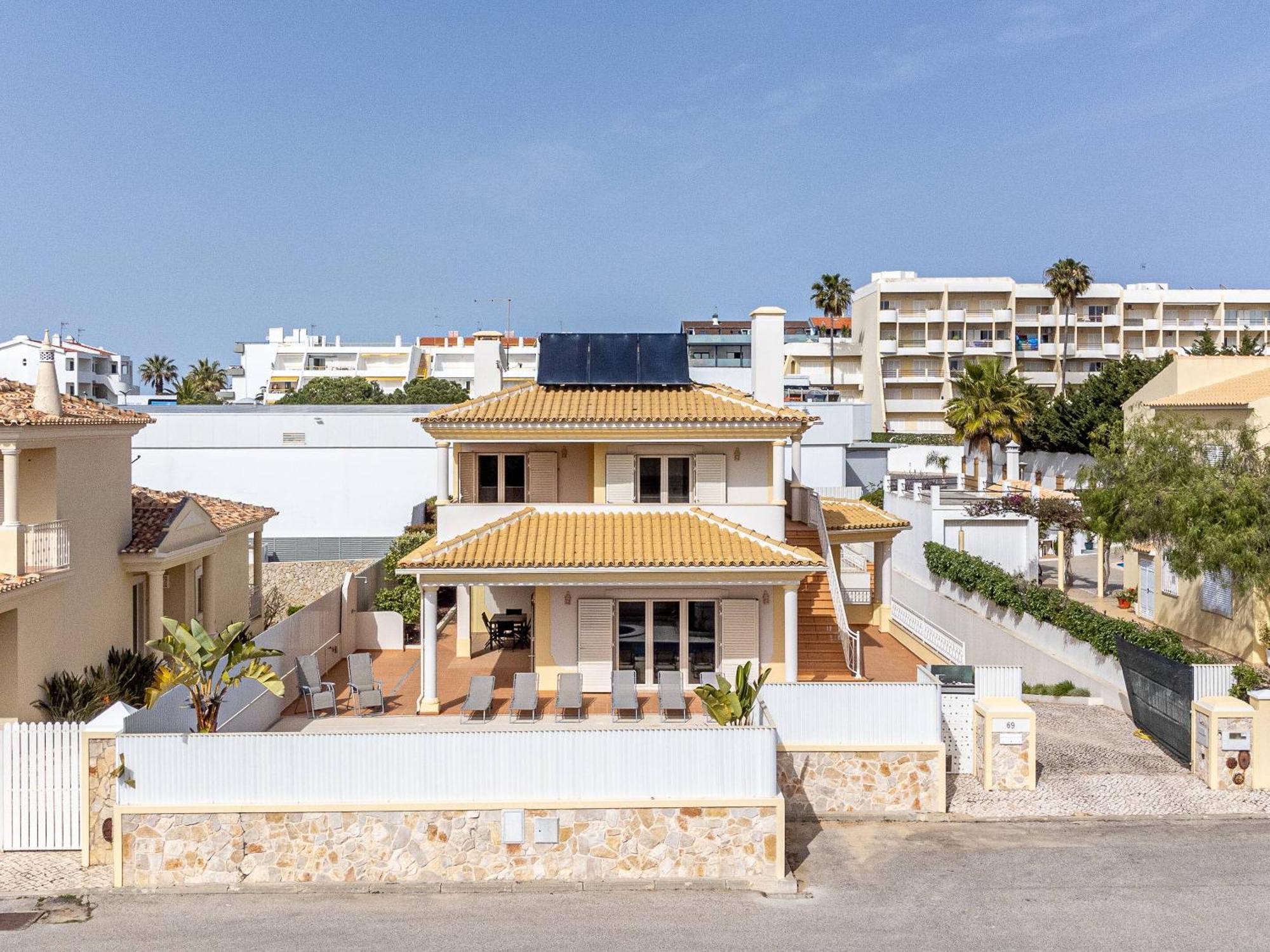 Villa Ribeiro By Hellovacations