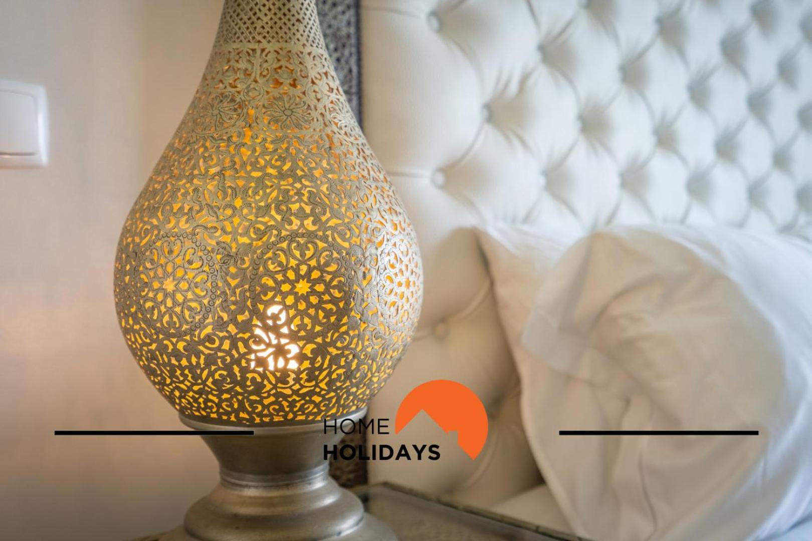 #298 Luz H By Holidays