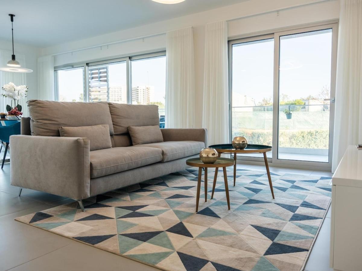 3 - Luxurious & Playground & Garage Apartment *