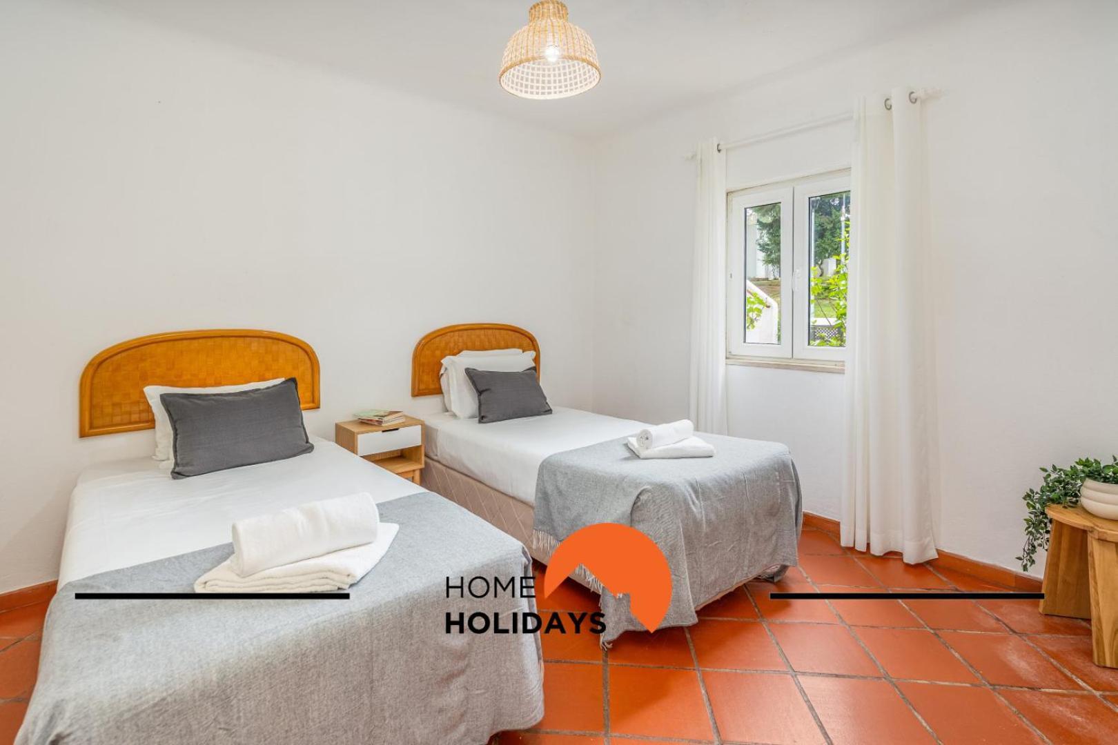 #250 264 By Holidays Apartment *