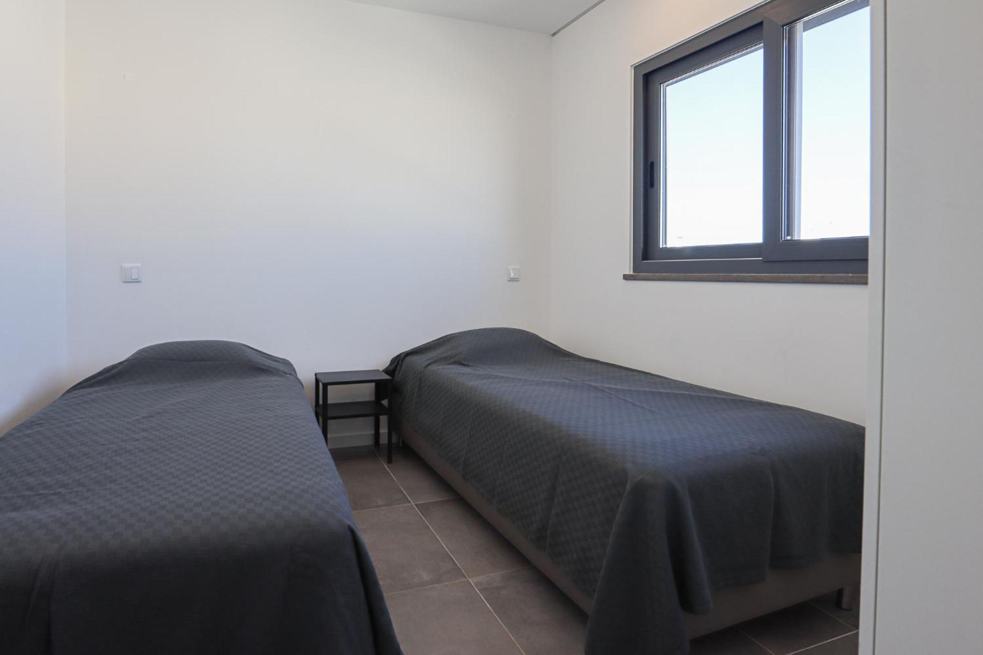 Soares - Centro - For Families - By Bedzy Villa *