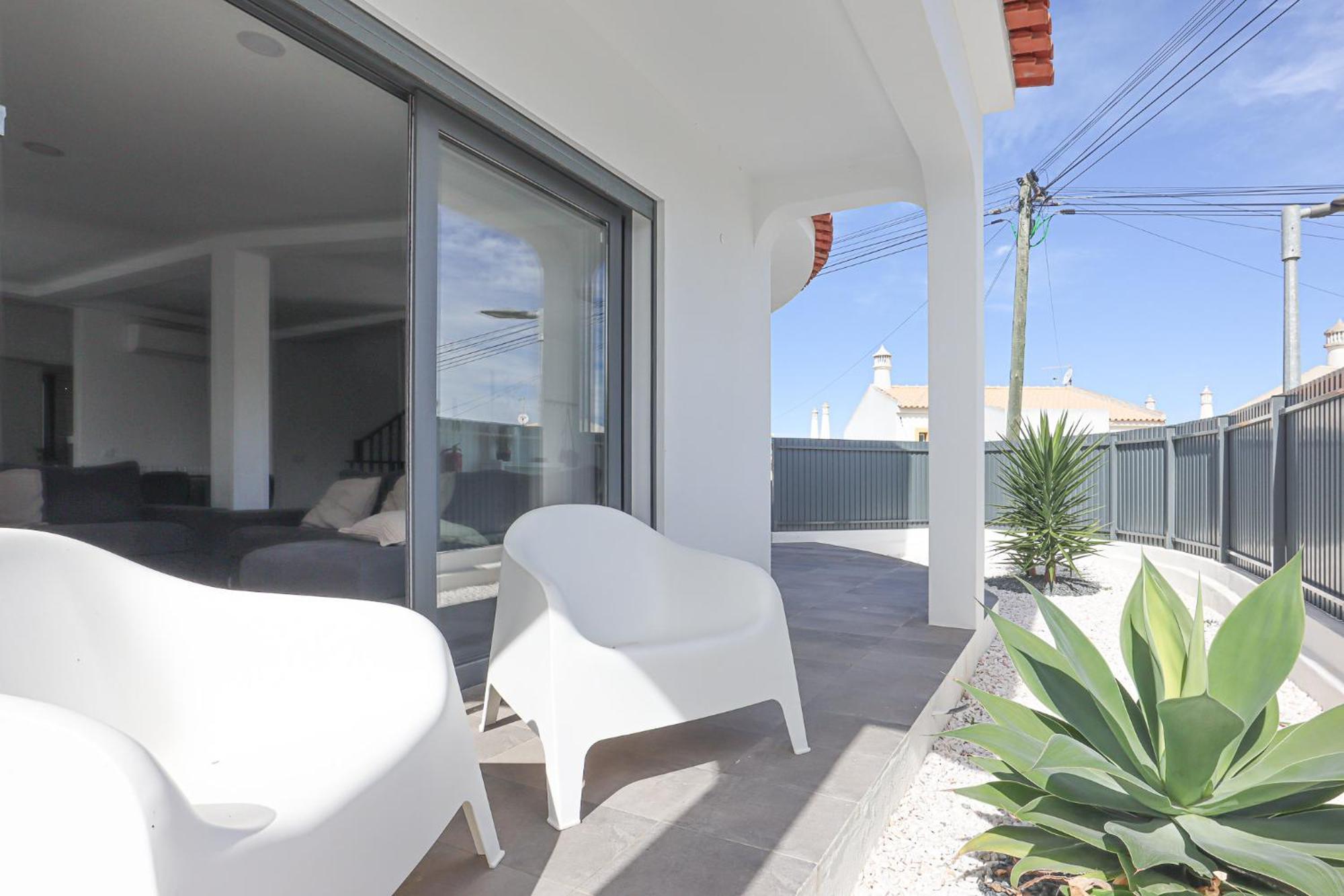 Villa Soares - Centro - For Families - By Bedzy