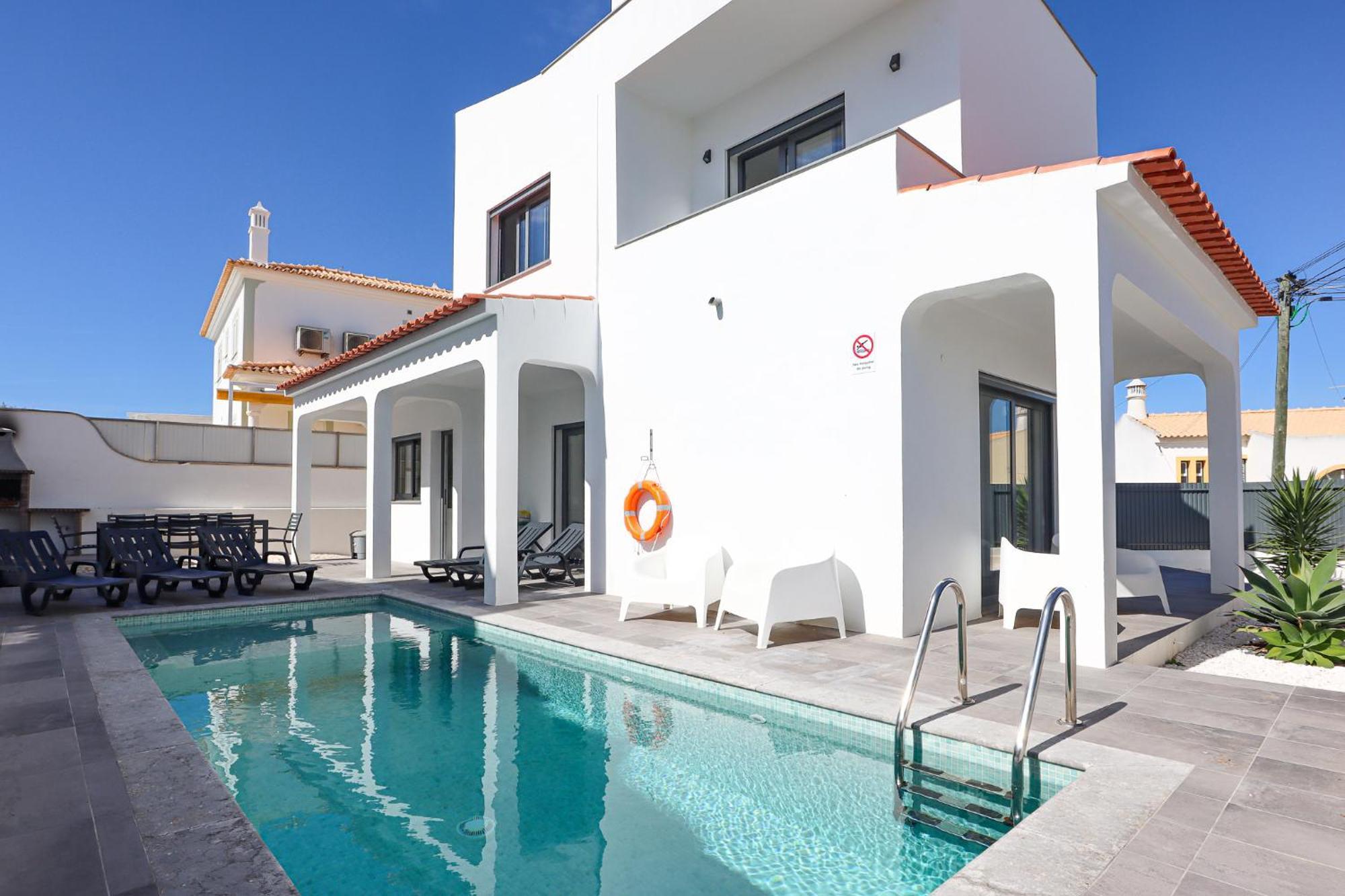 Soares - Centro - For Families - By Bedzy Villa *