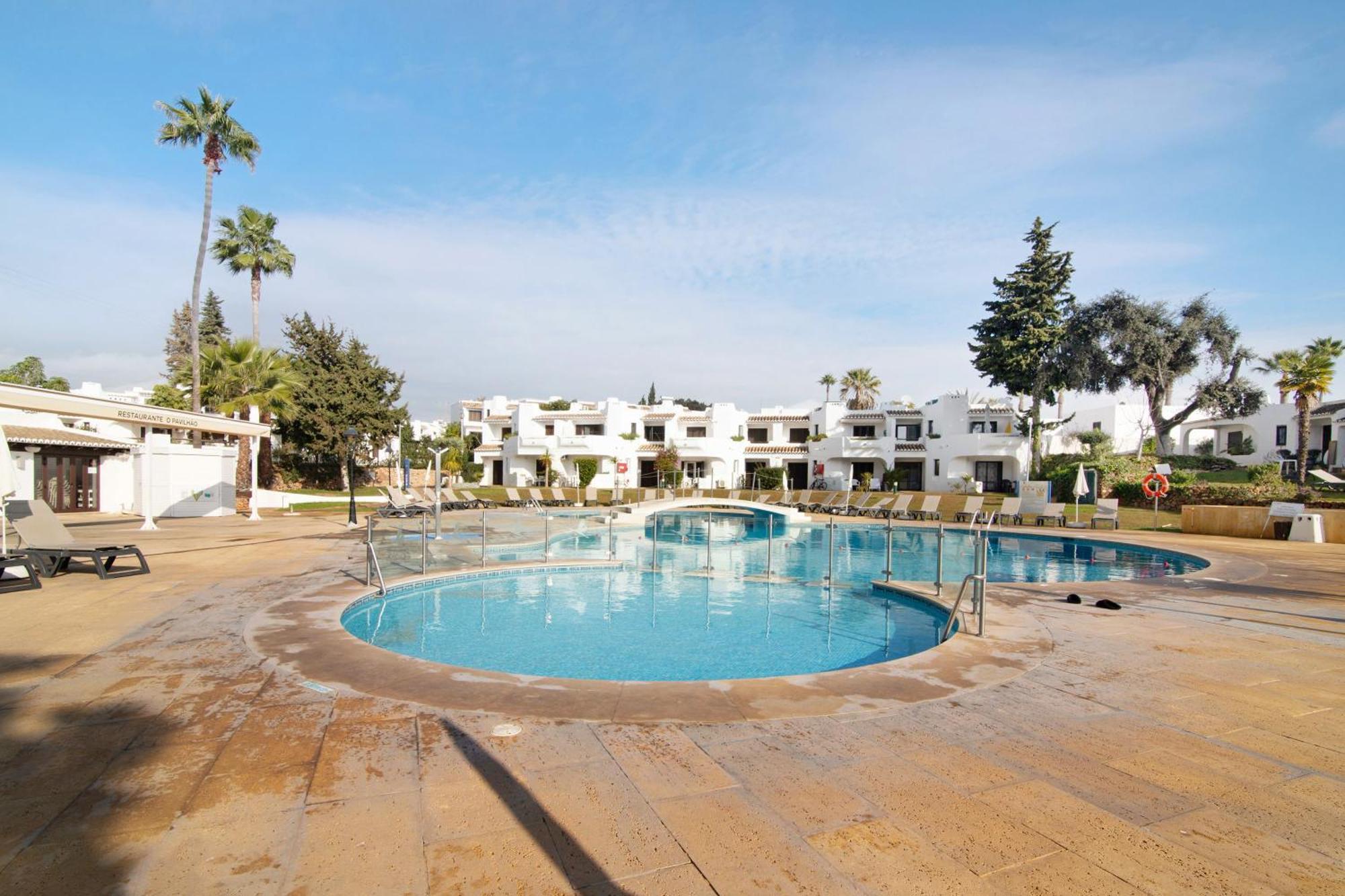 Holiday home Ema Clube Em