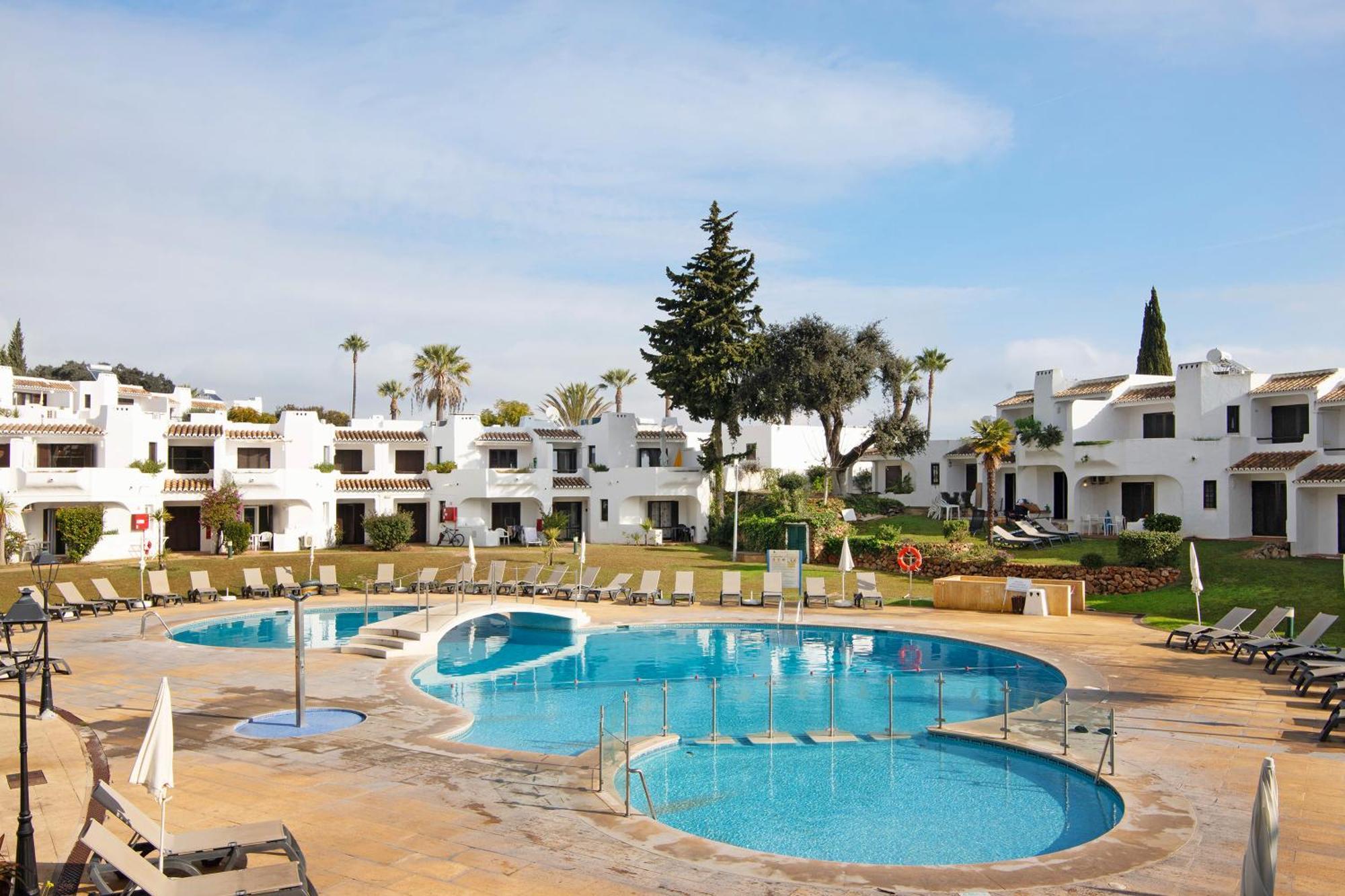 Holiday home Ema Clube Em