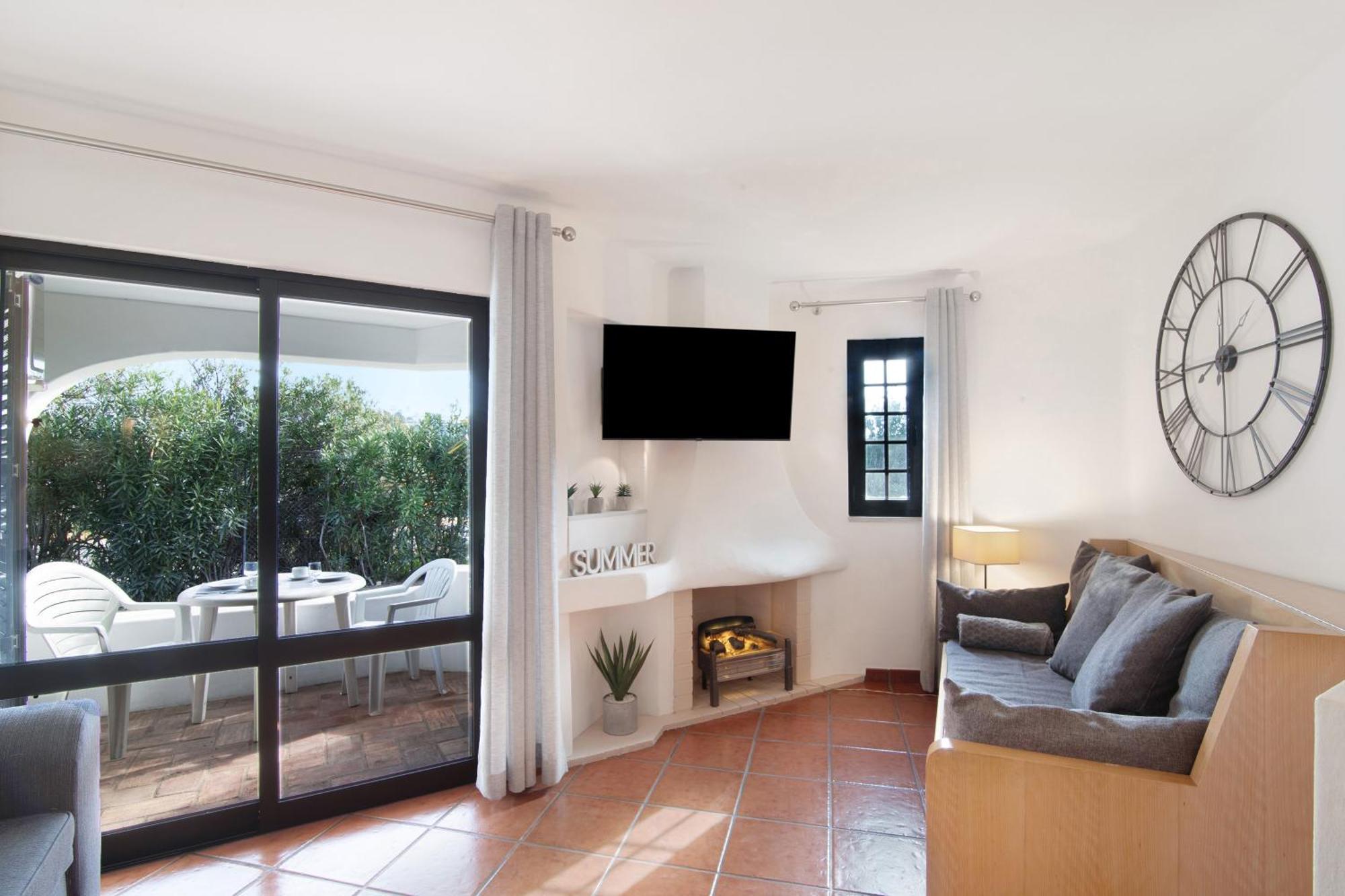 Holiday home Ema Clube Em *