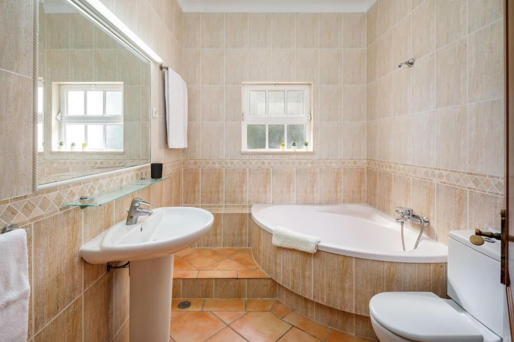 7 Bedroom Private Tenazinha Ii, With Pool *
