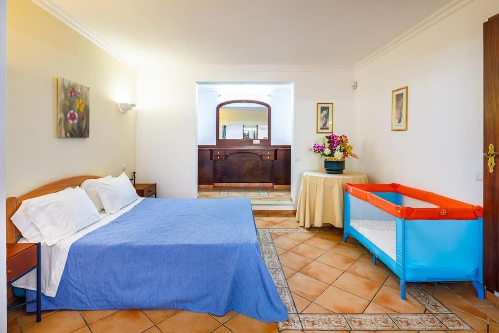 Villa 7 Bedroom Private Tenazinha Ii, With Pool *