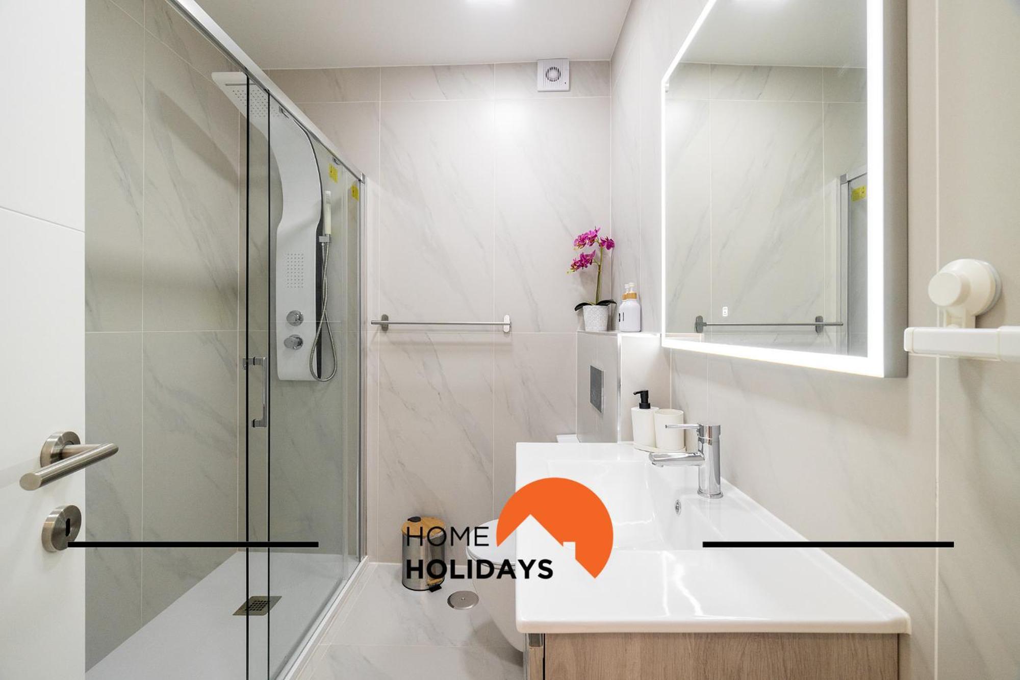 #305 Sea House By Holidays Apartment *