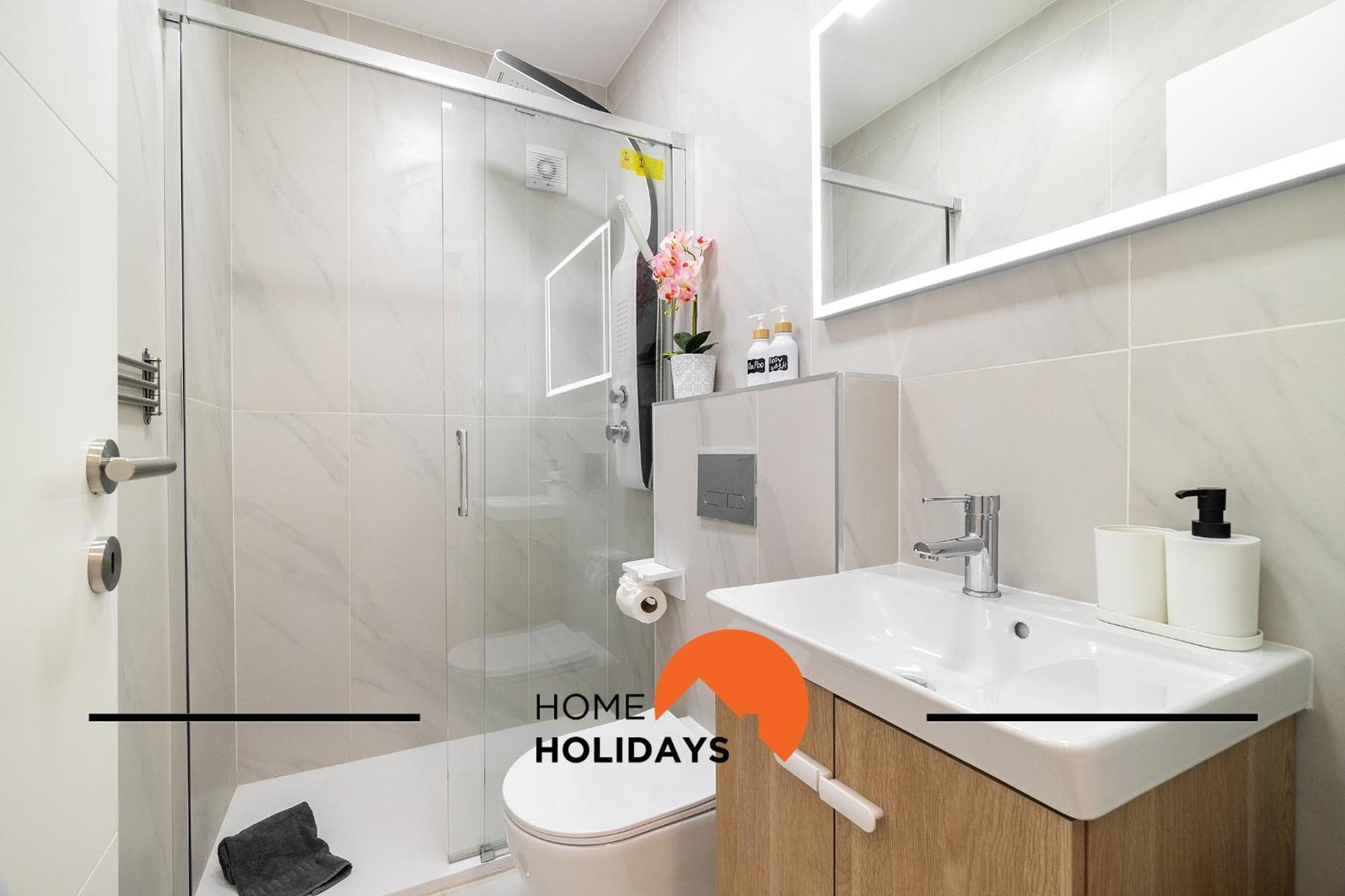 #305 Sea House By Holidays *