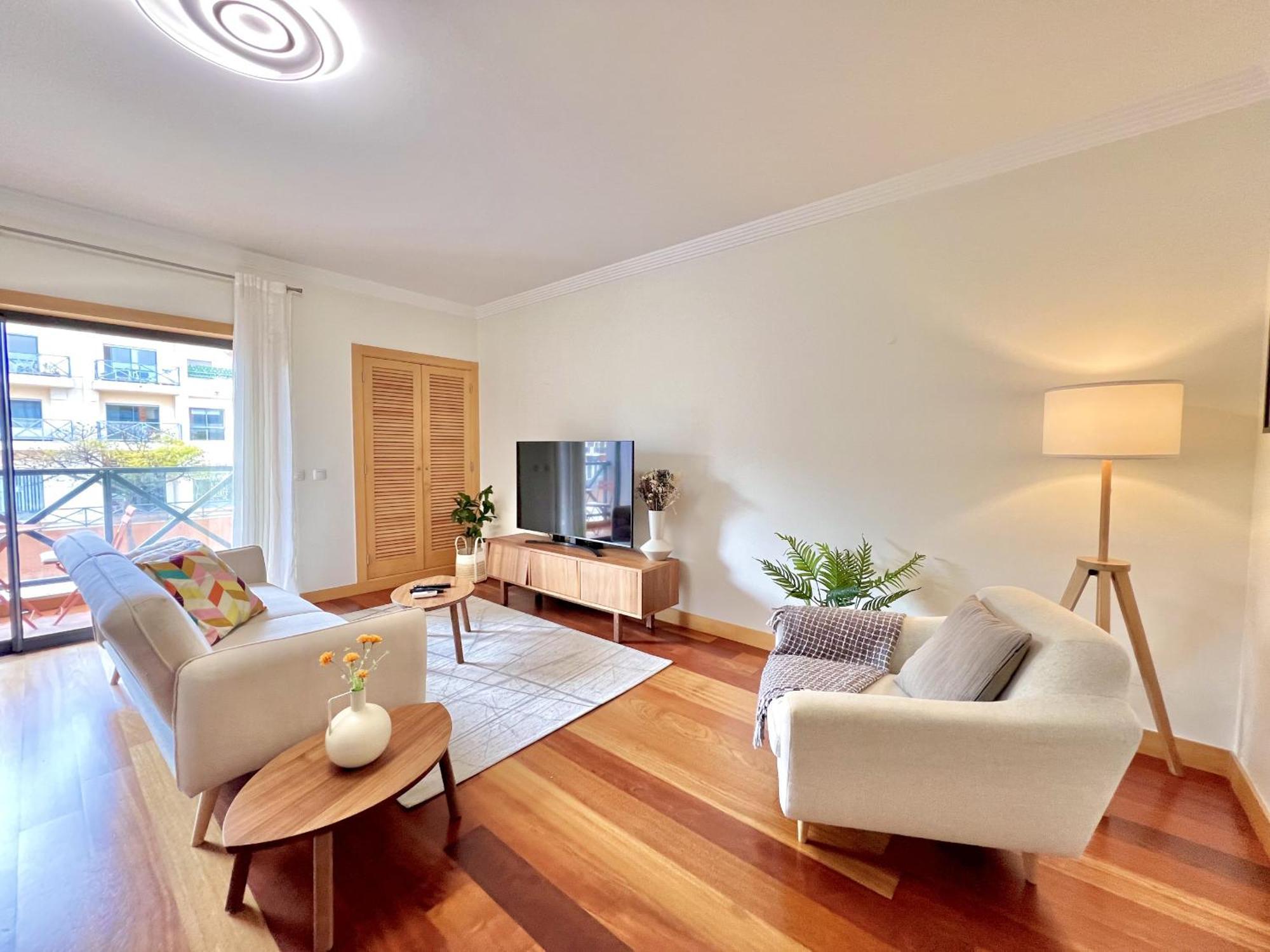 Modern 7 With Pool By Homing Appartement