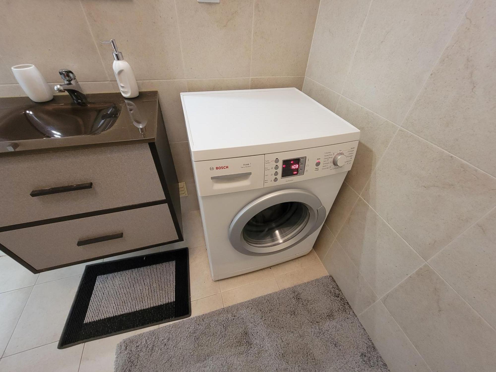 Apartment Newly Remodeled 2bd Brilliant Oura Strip 9min *