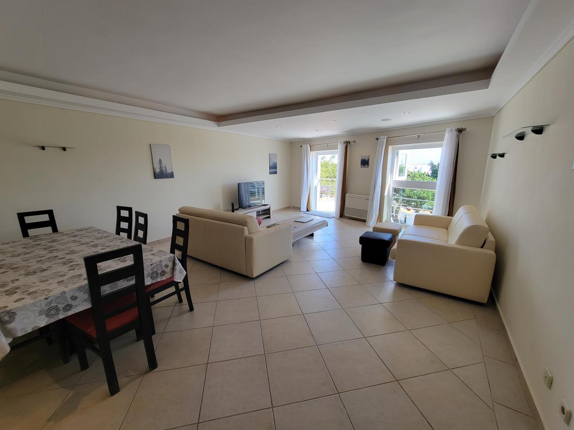 Newly Remodeled 2bd Brilliant Oura Strip 9min