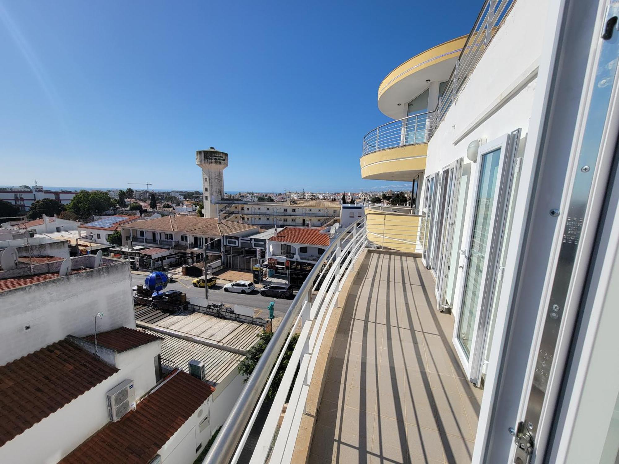 Newly Remodeled 2bd Brilliant Oura Strip 9min