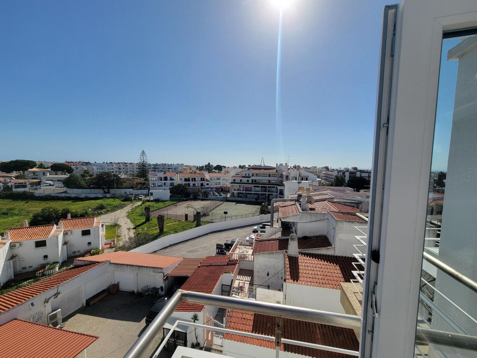 Newly Remodeled 2bd Brilliant Oura Strip 9min *