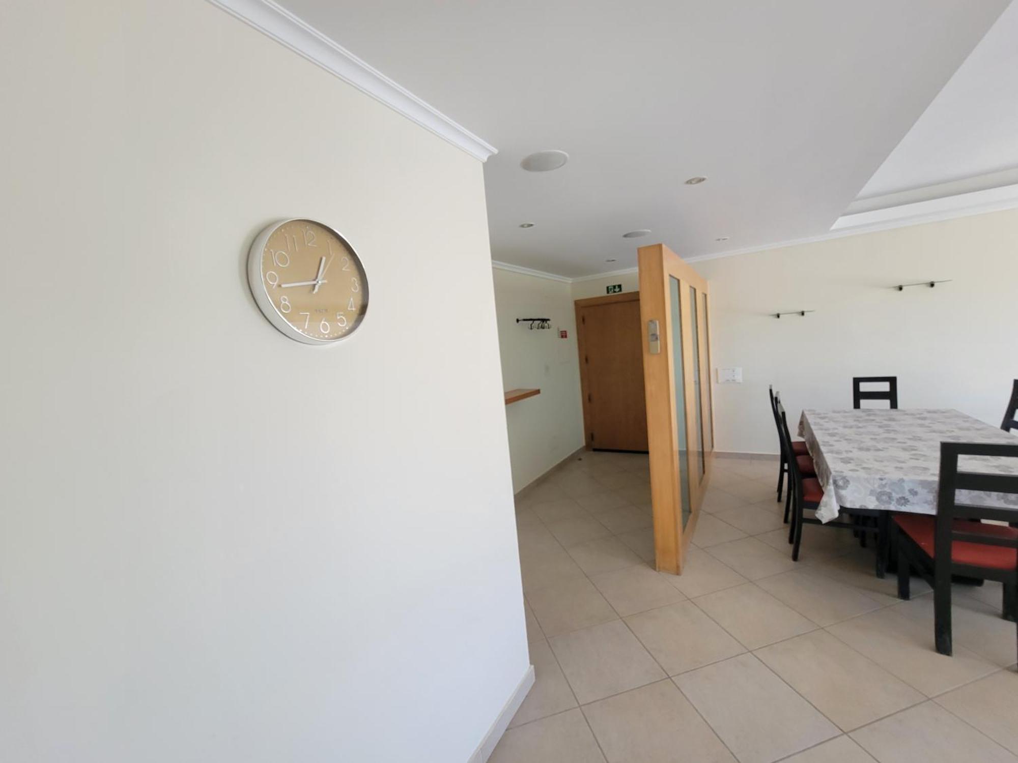 Newly Remodeled 2bd Brilliant Oura Strip 9min