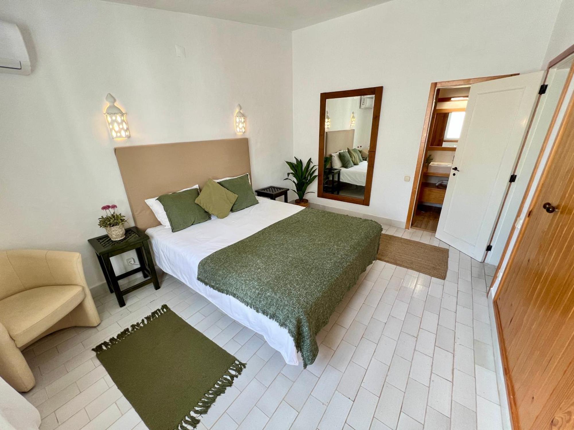 Villa Lori, Pool, 5 Min Drive To In Albufeira