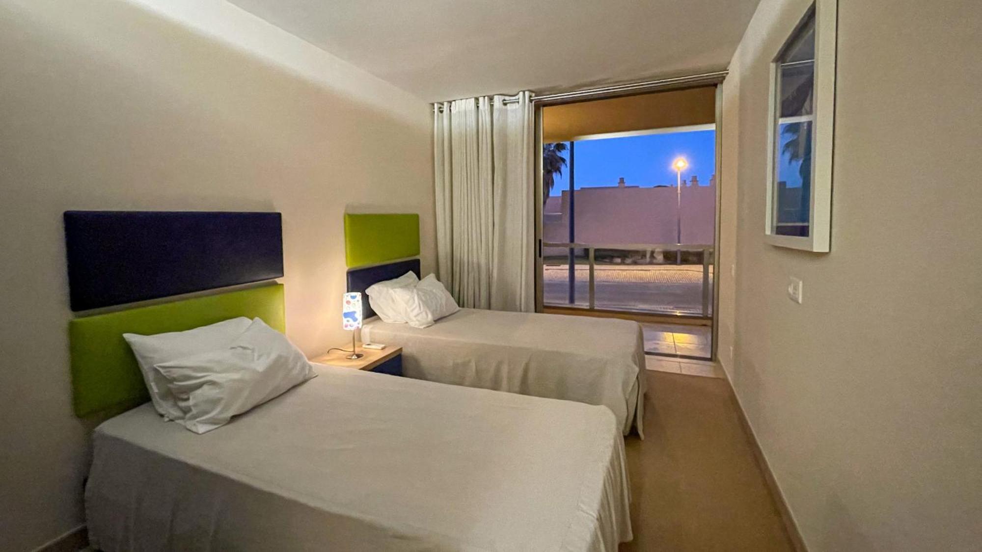 Herdade Dos Salgados, T3 7d-1a, Lagoas Apartamento *
