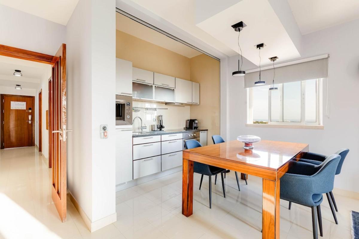 Sea-stretch Viewing Superking Flat By Bentobox Apartment *
