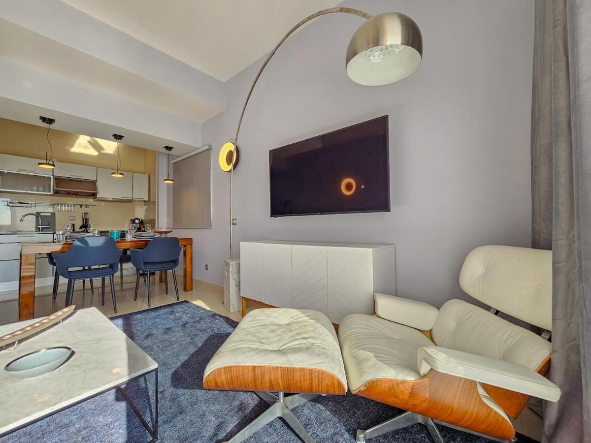 Sea-stretch Viewing Superking Flat By Bentobox Apartment