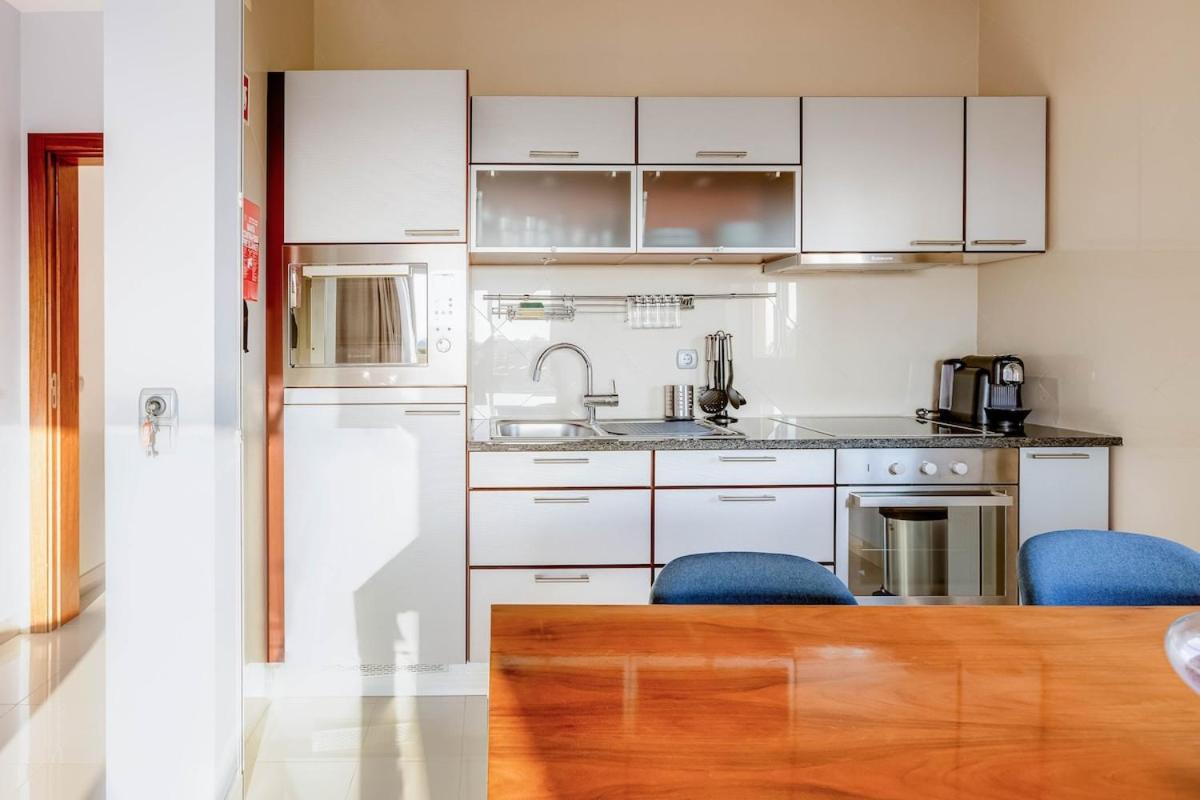 Sea-stretch Viewing Superking Flat By Bentobox Apartment *