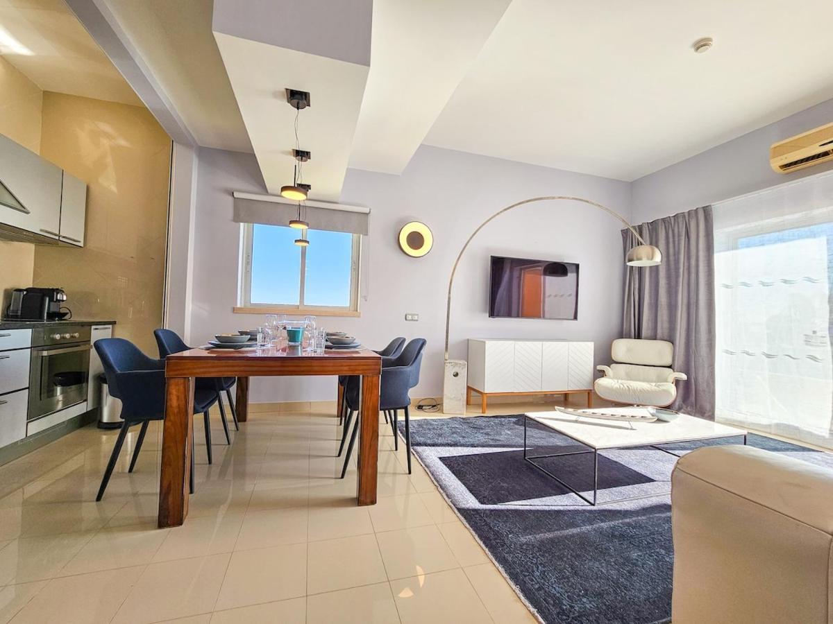 Sea-stretch Viewing Superking Flat By Bentobox Apartment