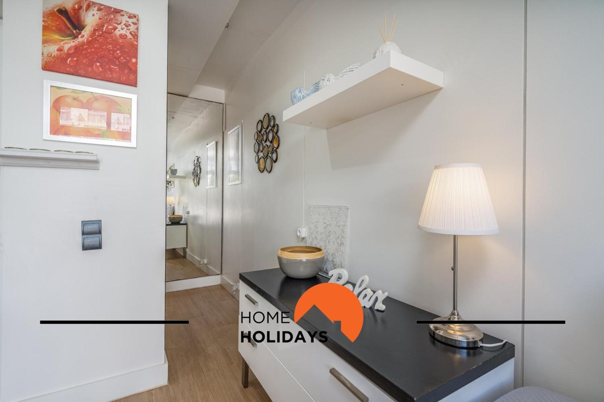 #255 Oura Cilla By Holidays